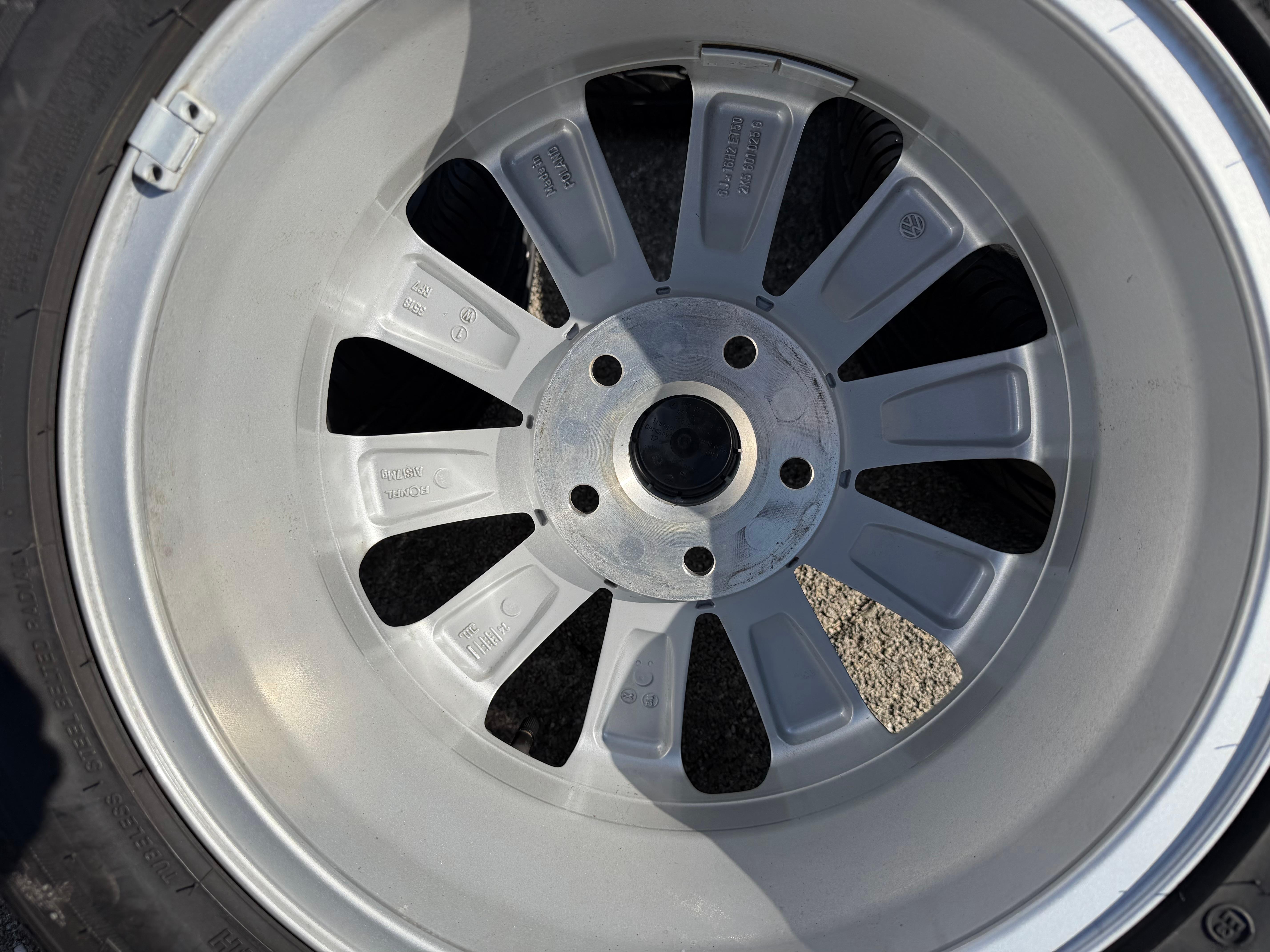 4 ruote estive originali in lega VW Golf 5 6 Touran Jetta Caddy 2K5601025G 205/55R16 94H