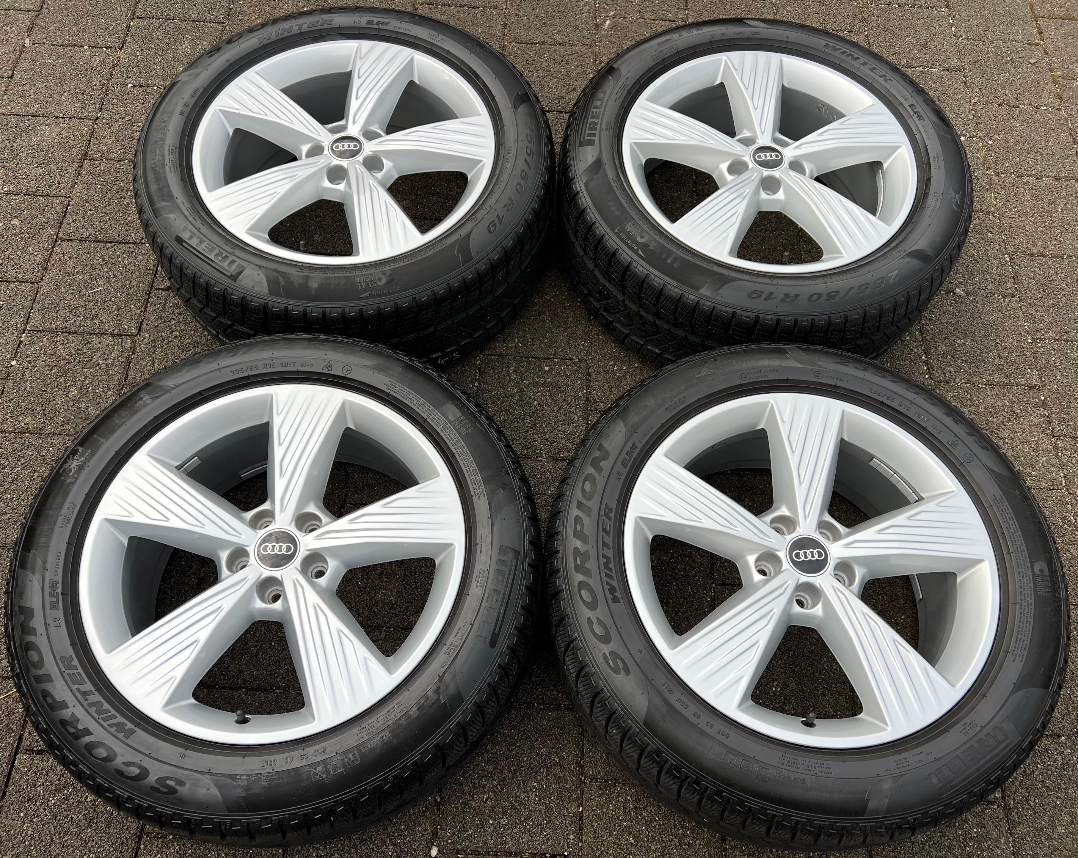 4 CERCHI INVERNALI ORIGINALI IN ALLUMINIO DA 19" AUDI Q4 E-TRON F4B 89A601025B 235/55R19 101T 255/50R19 103T