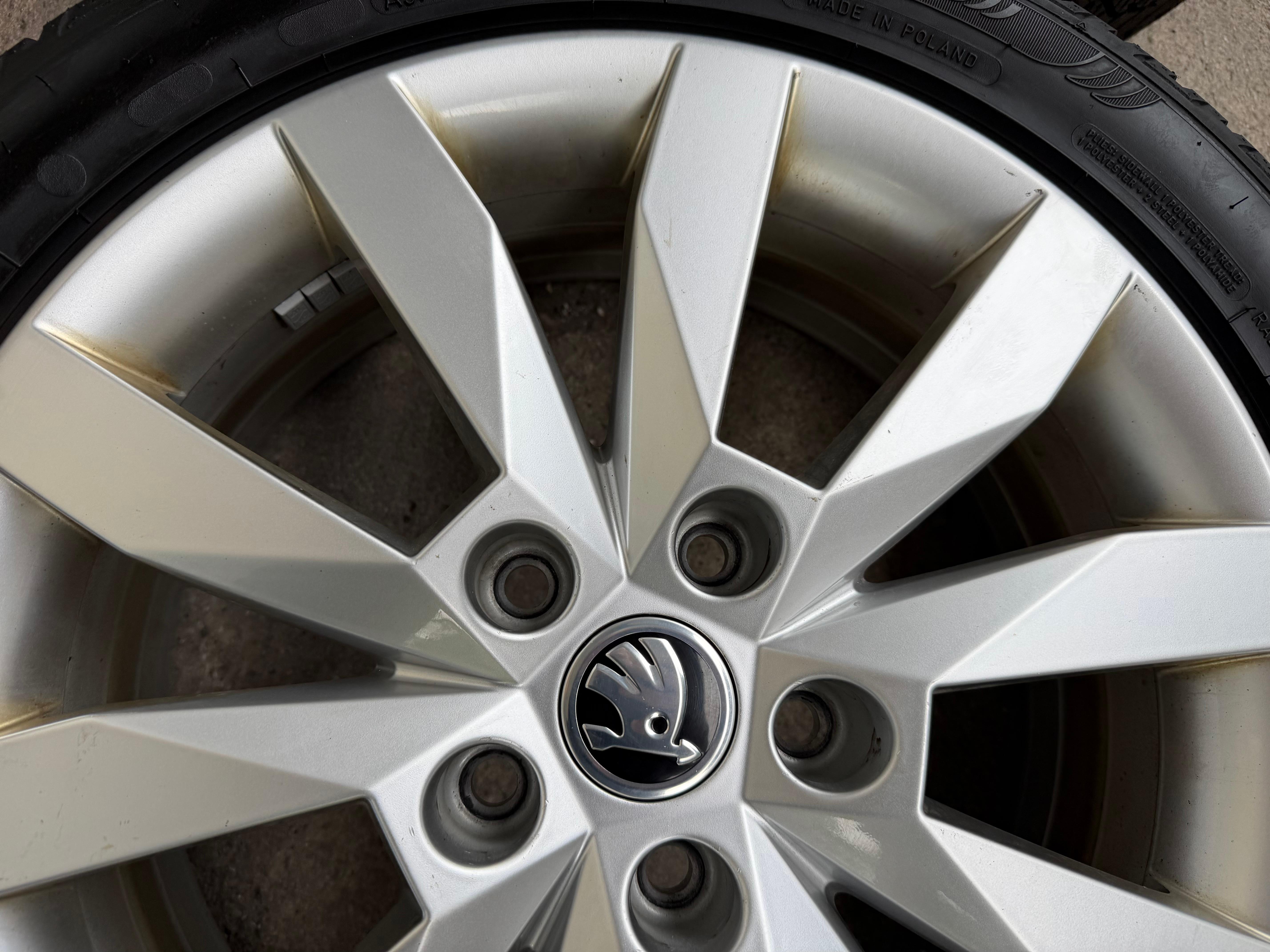 4 Original 17" Alu Winterräder Skoda Octavia 3 5E 5E0601025 205/50R17 93V FULDA