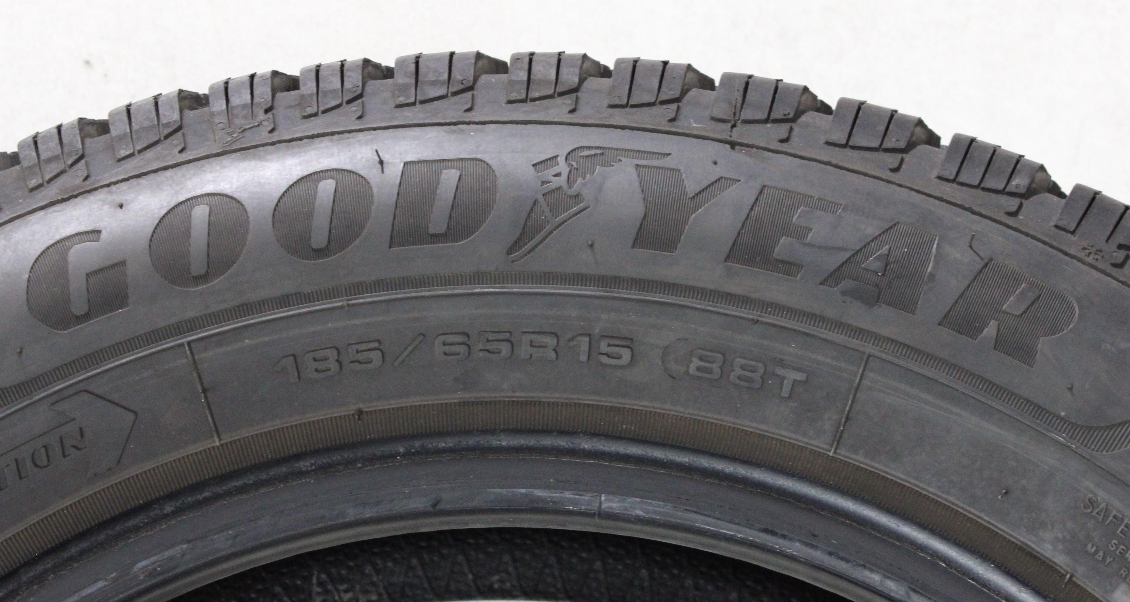 4 x 185/65R15 88T pneus hiver Goodyear Ultra Grip 9+ 6,5-7mm 2019