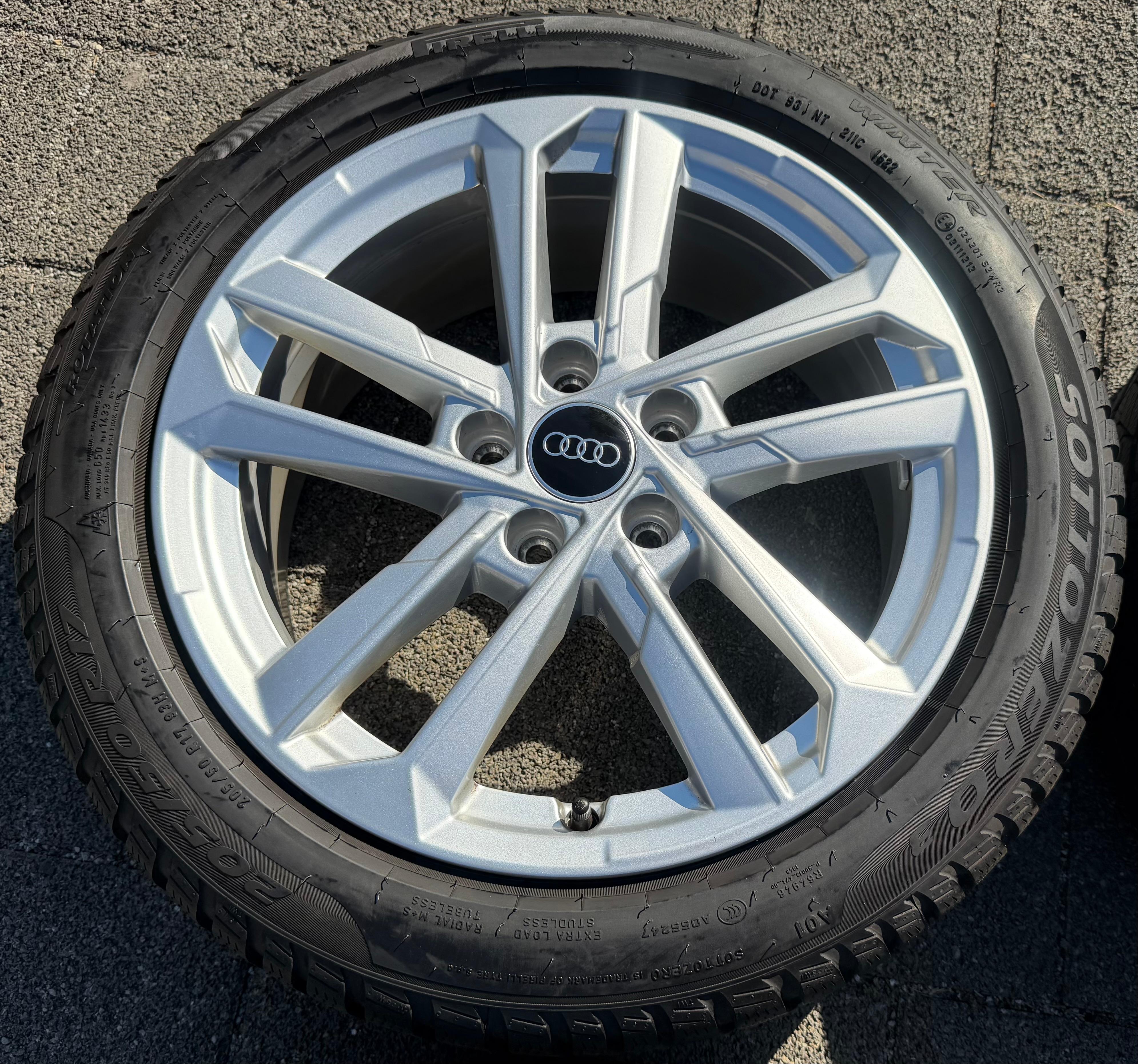 4 Original 17" Alu Winterräder Audi A3 S3 8Y 8Y0601025L 205/50R17 93H Pirelli