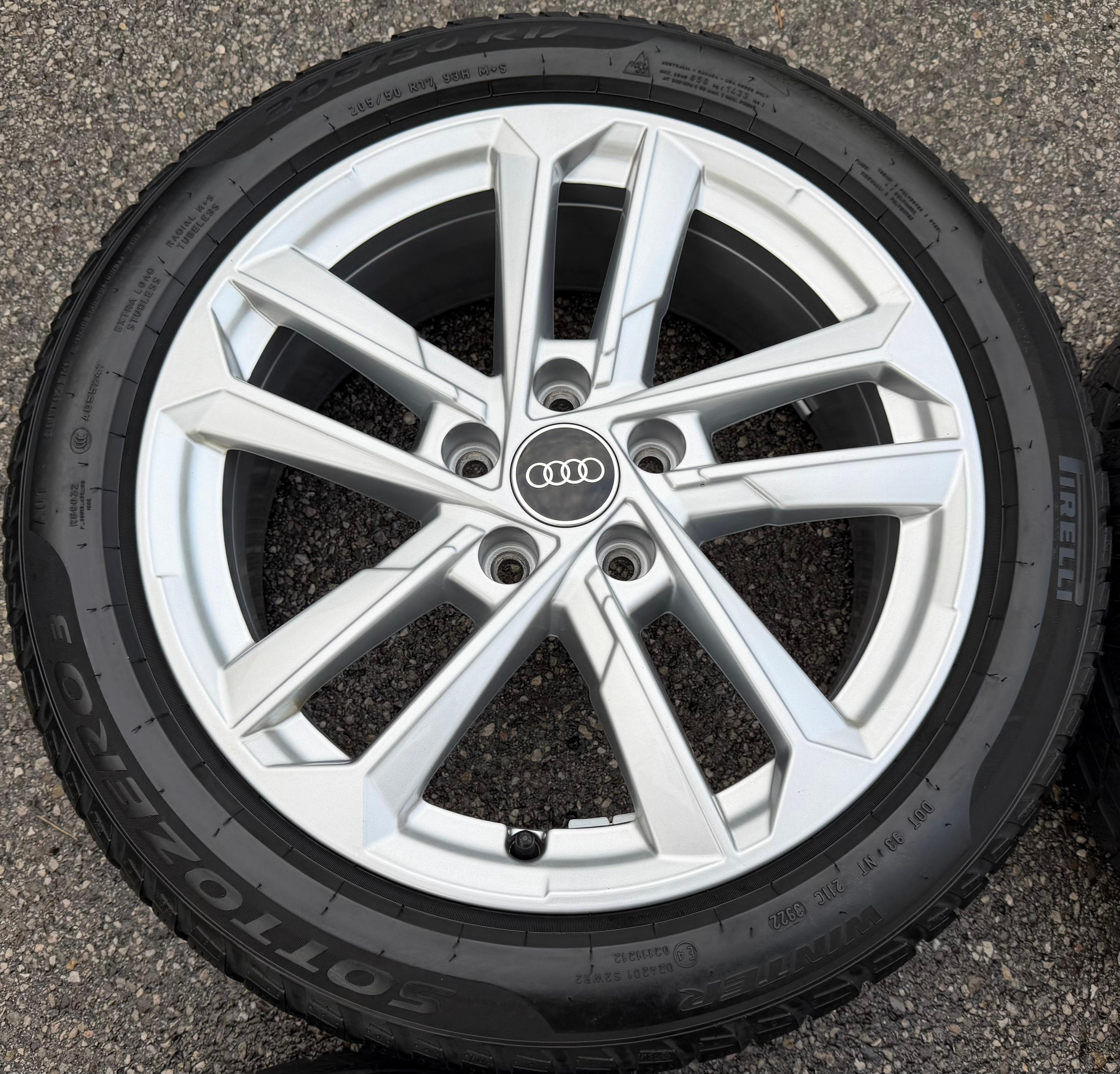 4 ruote complete in lega originali da 17" invernali Audi A3 S3 8Y 8Y0601025L 205/50R17 93H Pirelli 2022