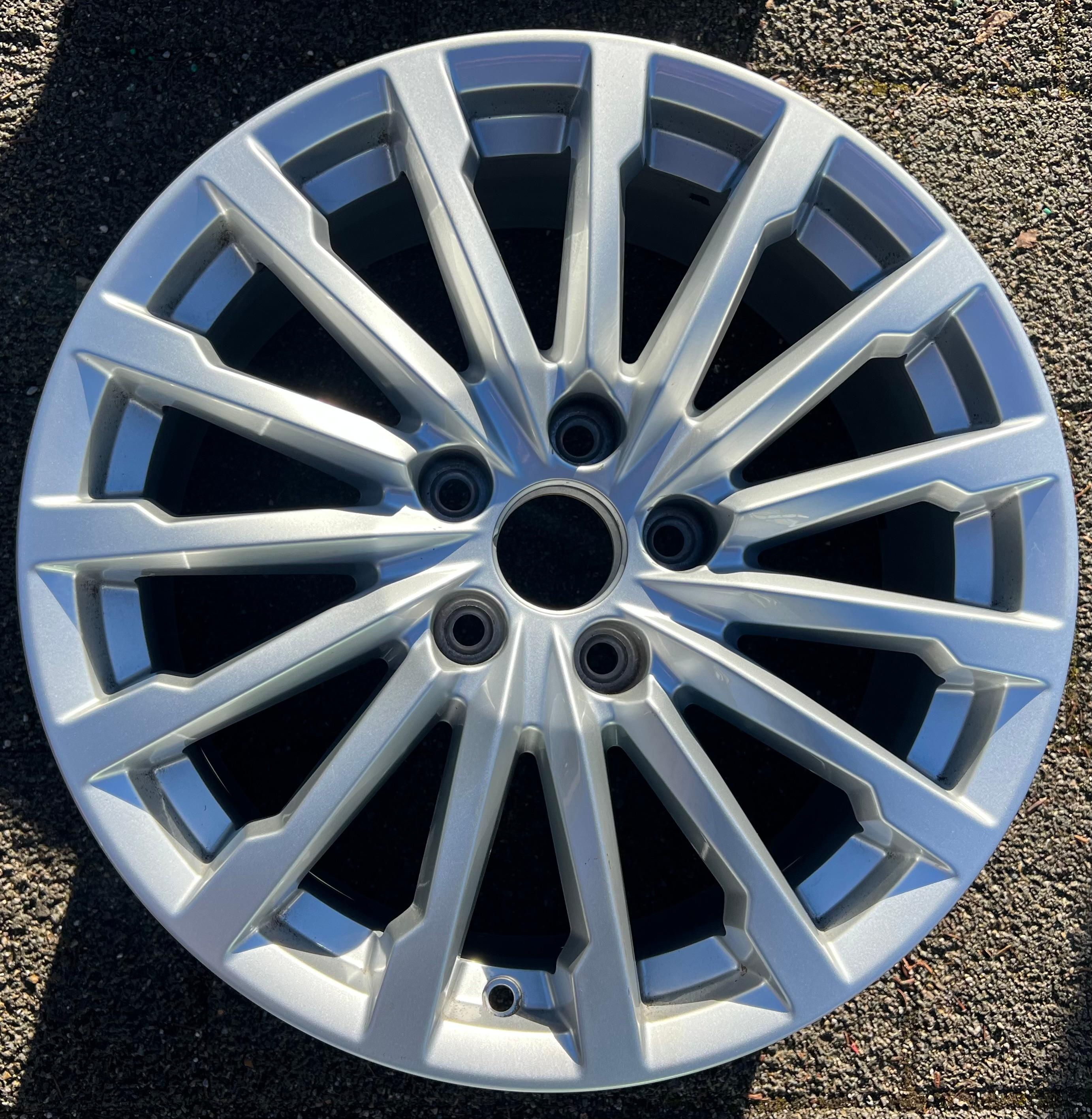 1 jante en alliage d'origine de 17 pouces pour Audi Q2 GA GAB 81A601025A 7x17 ET45