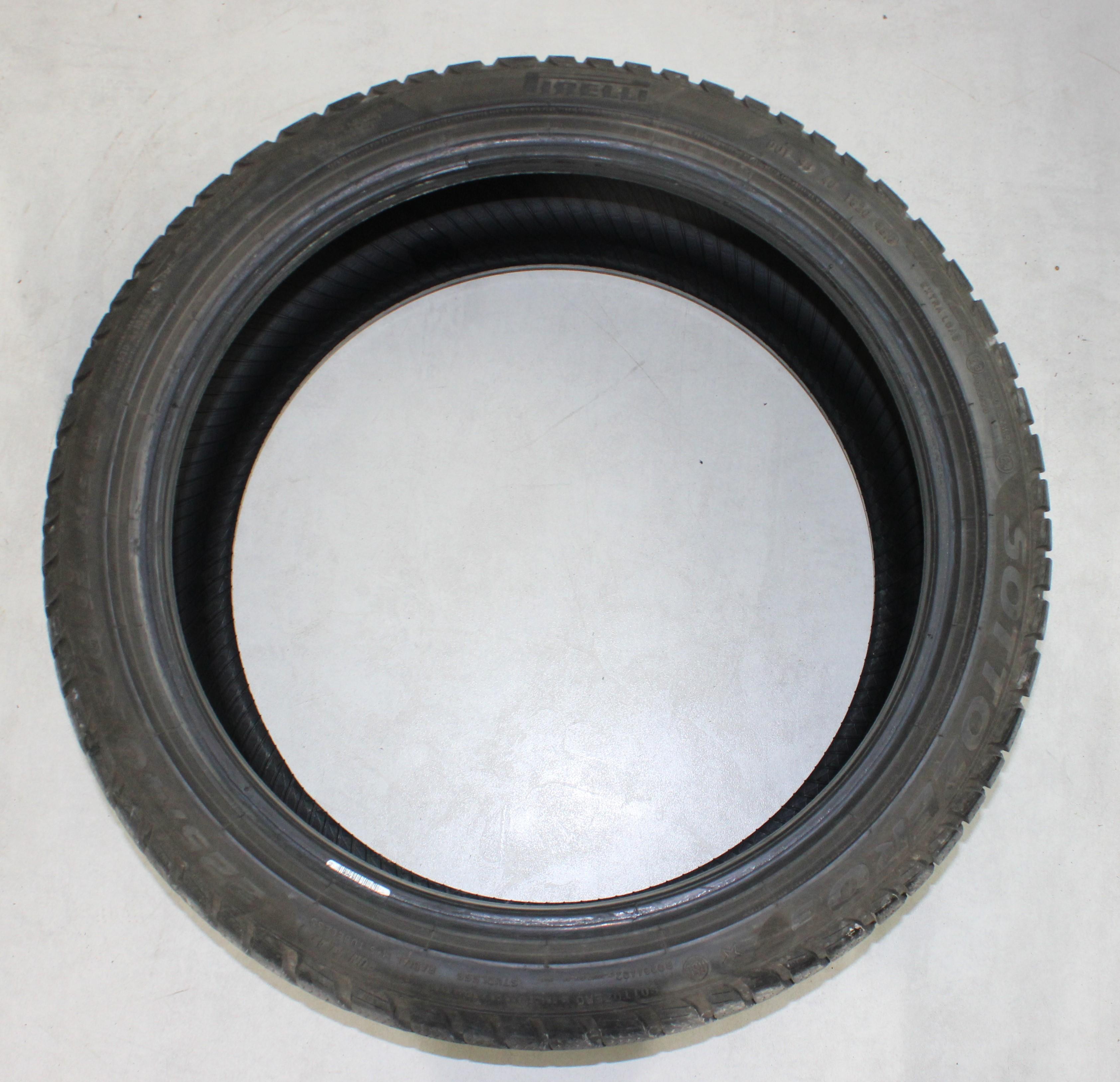 4 x 225/40R18 92V pneumatici invernali Pirelli Sottozero 3 Runflat 5,5 mm 2016 *