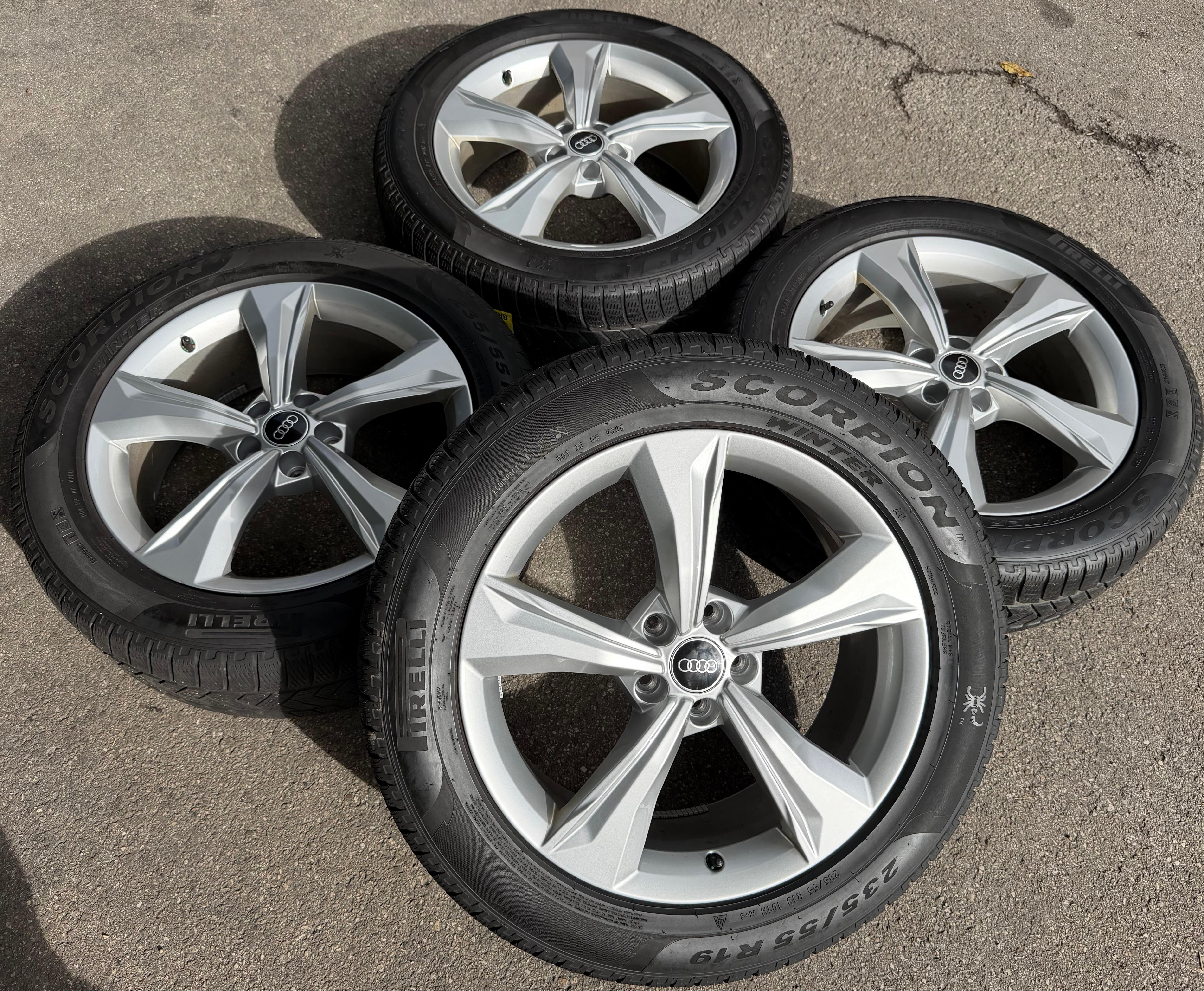 4 cerchi in lega originali da 19" Audi Q5 SQ5 FY 80A601025K 7x19 ET34 S-LINE