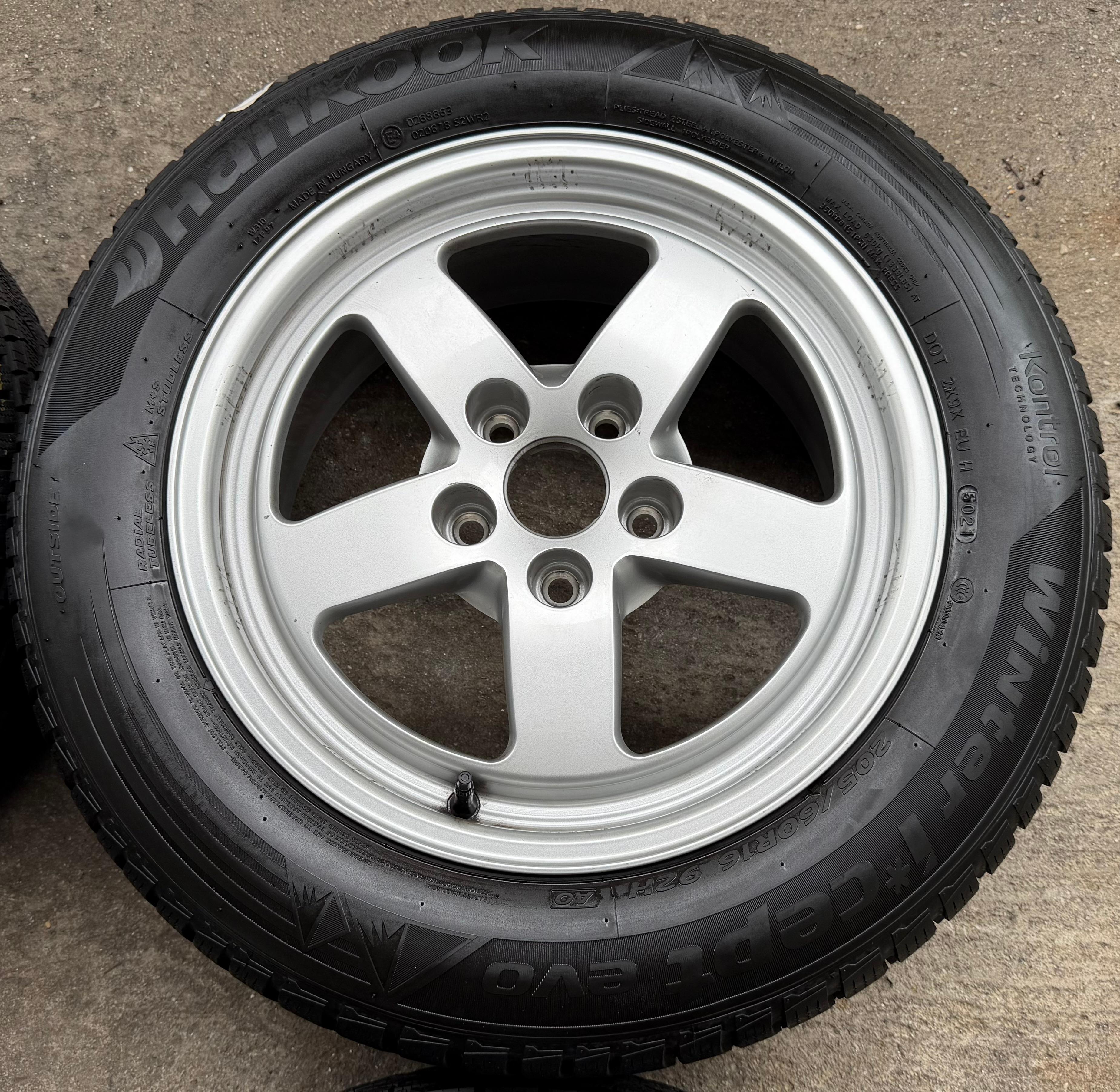 4 Original Alu Winterräder Audi A4 B9 8W 205/60R16 92H 8W0601025 Hankook