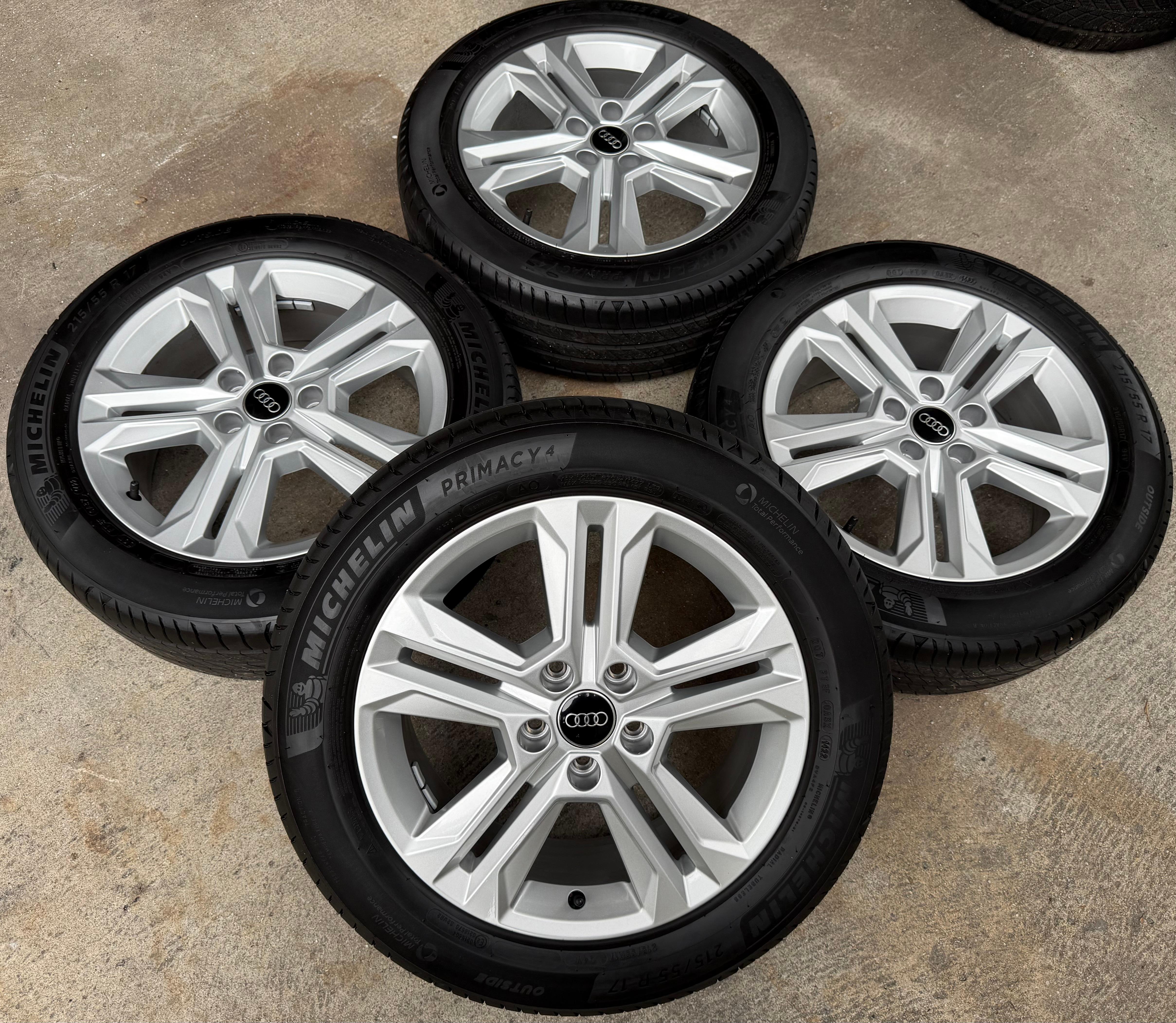 4 Original 17" Alu Sommerräder Audi Q2 SQ2 GA 81A601025AJ 215/55R17 94V Michelin