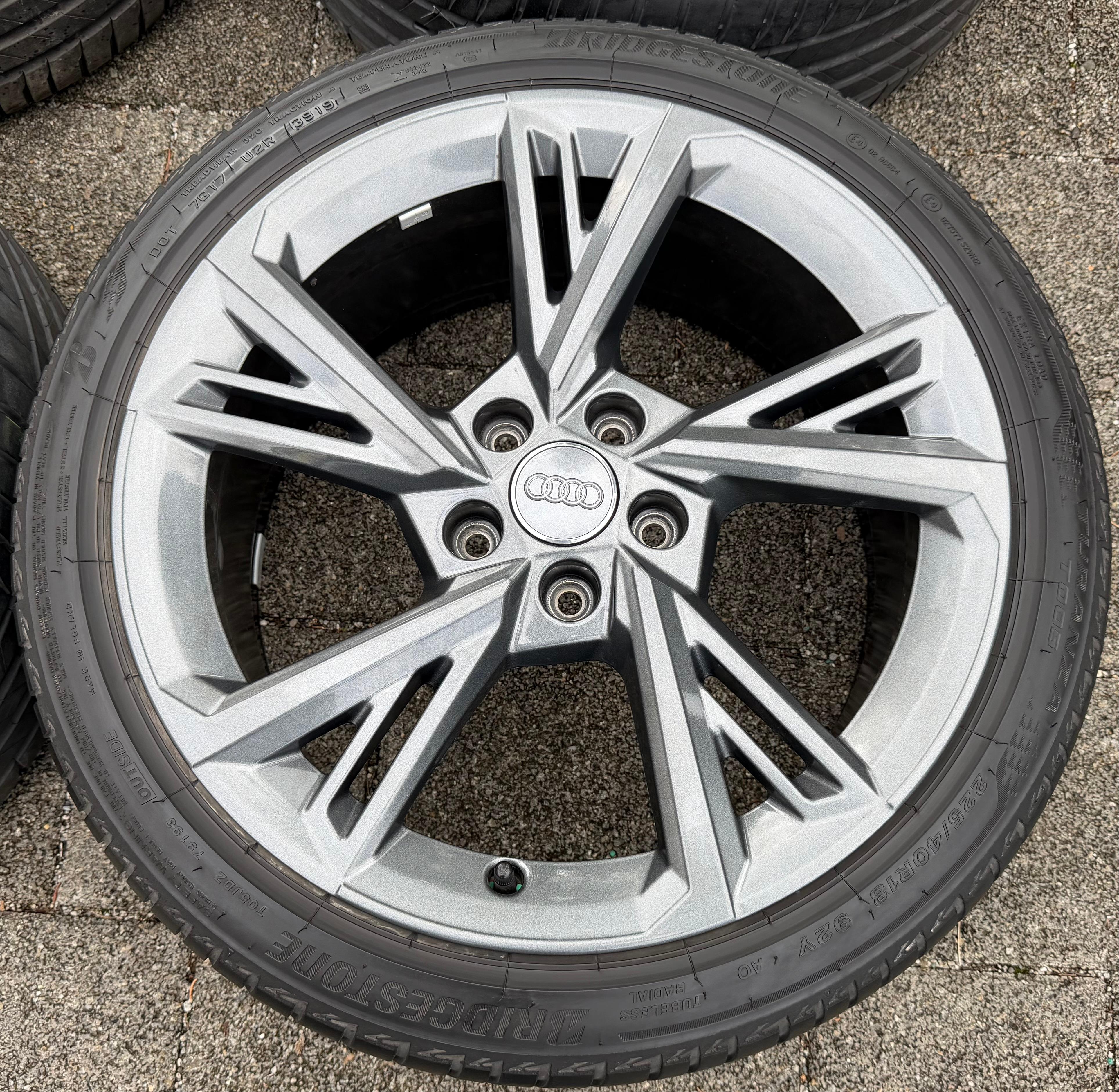 4 Original 18" Alu Sommerräder Audi A3 8Y S3 8Y0601025G 225/40R18 92Y Bridgestone