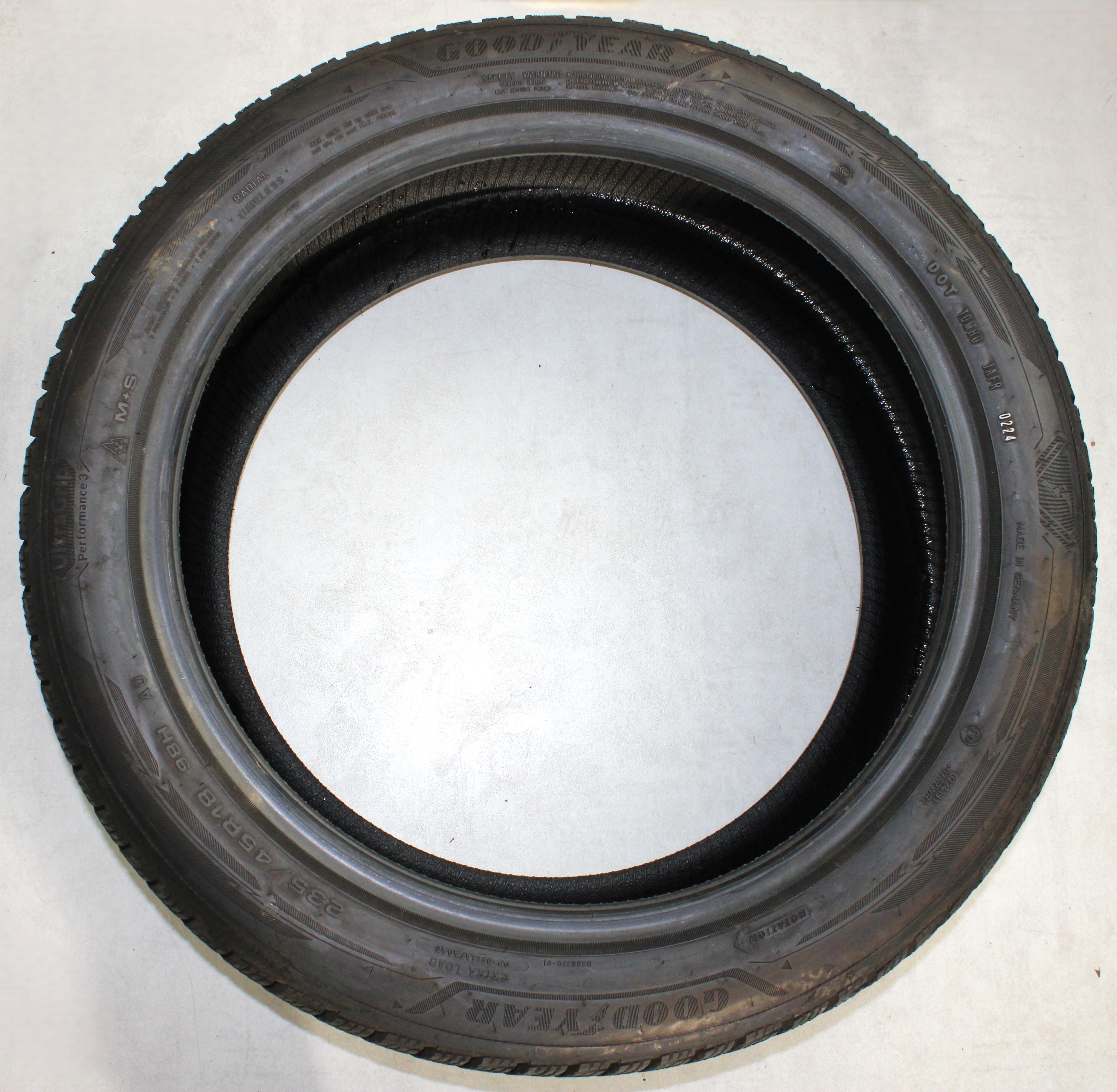 1 x 235/45R18 98H Winterreifen Goodyear Ultra Grip Performance 3 AO 7,5mm 2024