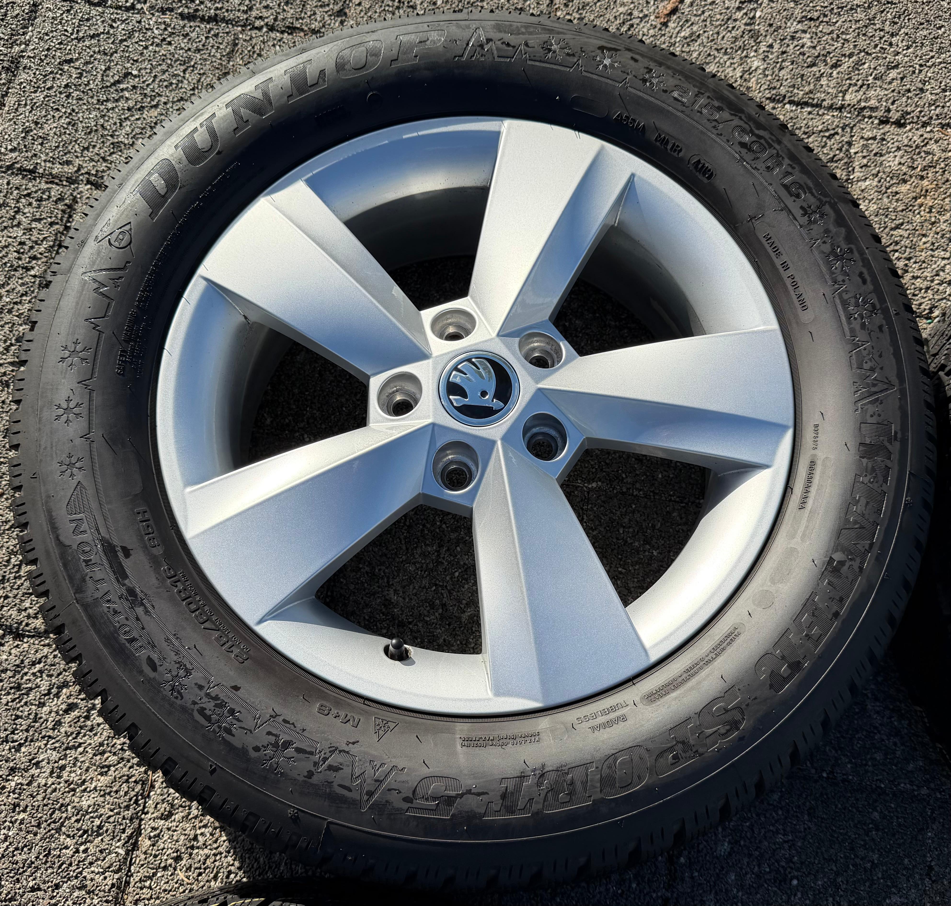 4 Original Alu Winterräder Skoda Karoq NU7 Nanuq 215/60R16 95H Dunlop 7,5-8MM