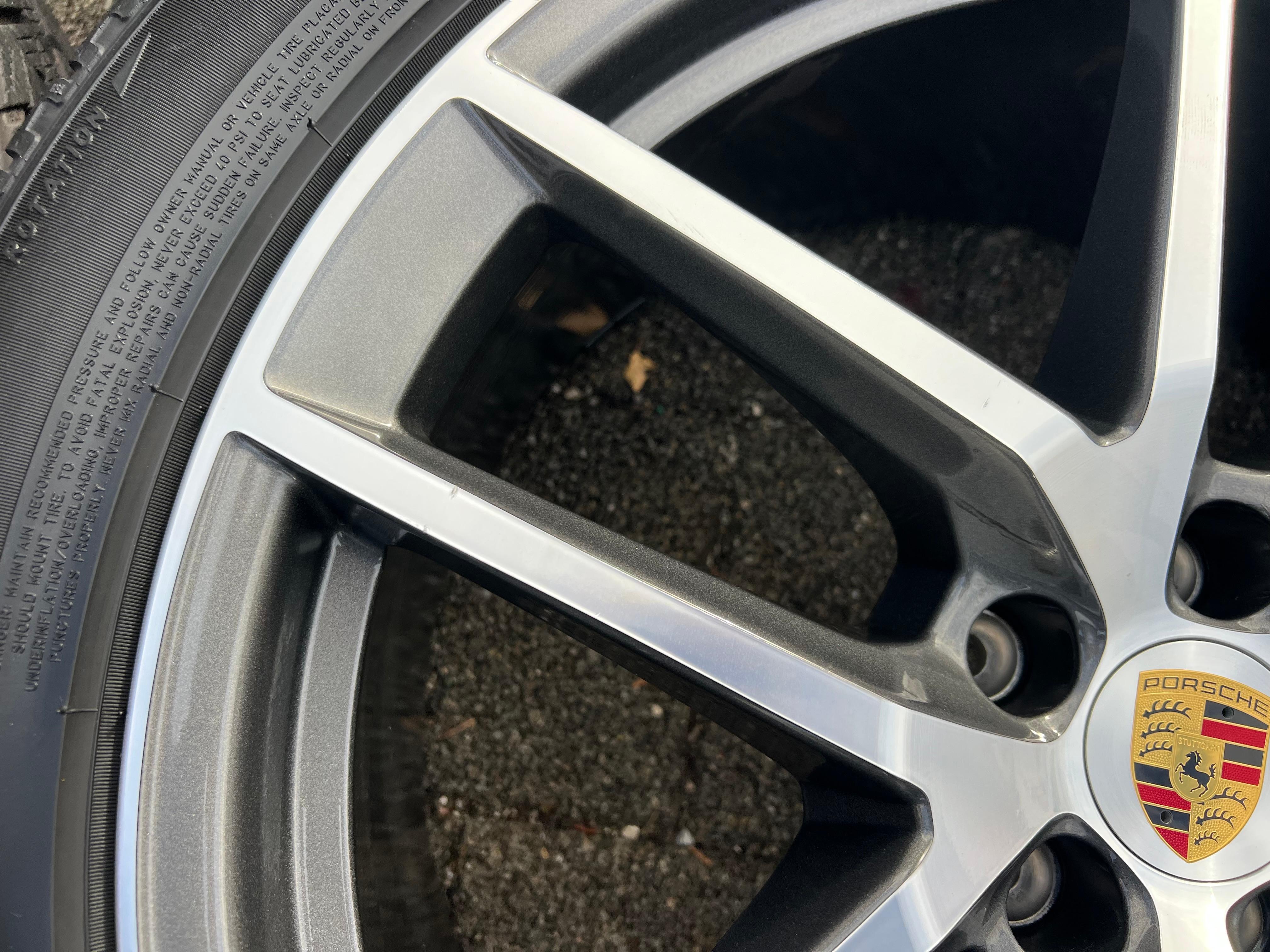 4 ORIGINELE 20" LICHTMETALEN WINTERWIELEN PORSCHE MACAN 265/45R20 104V 295/40R20 106V BANDENDRUKCONTROLESYSTEEM