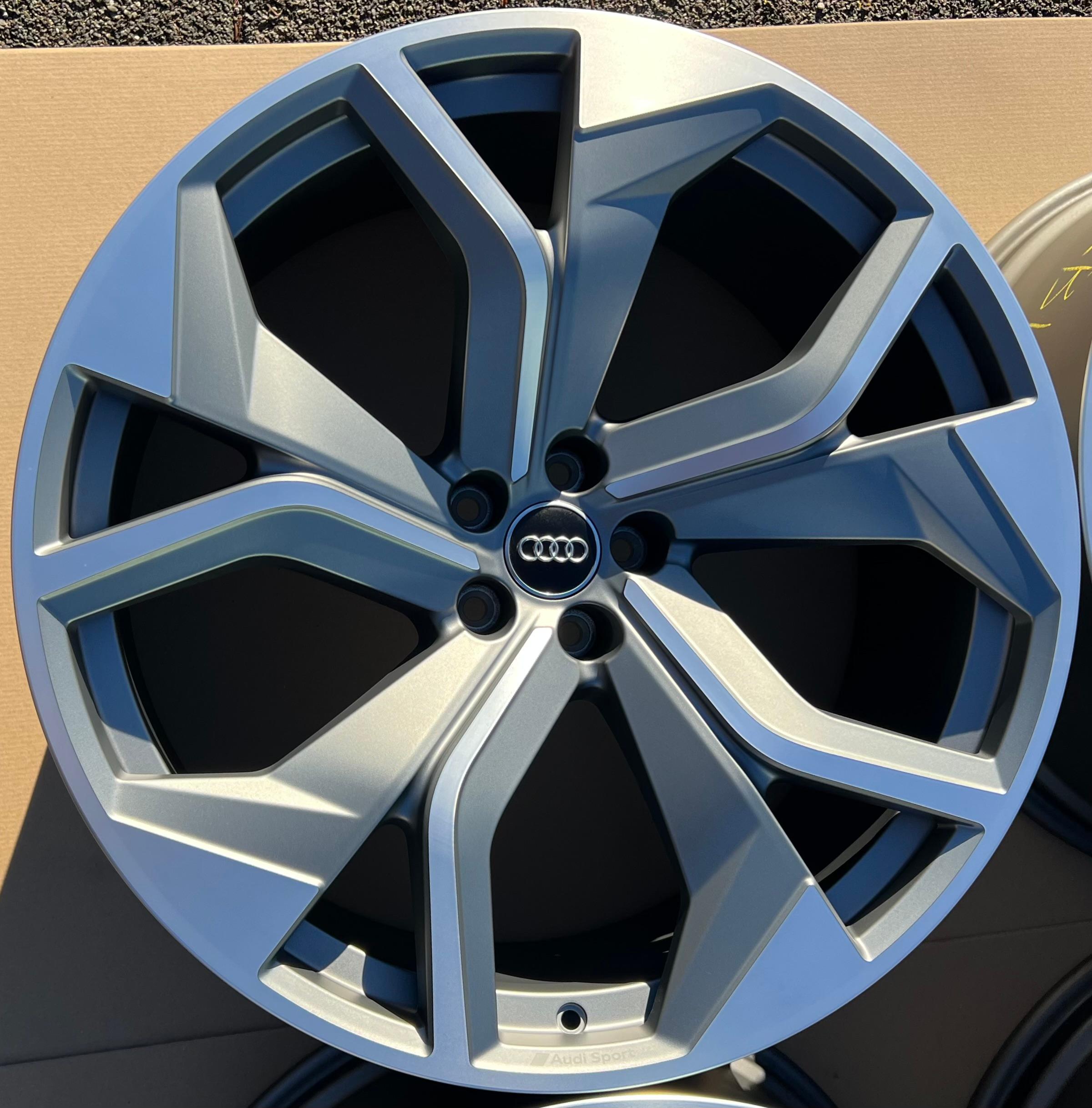 4 CERCHI IN LEGA DA 23" ORIGINALI AUDI Q8 SQ8 RSQ8 4M 4M8601025AG 10,5x23 ET18