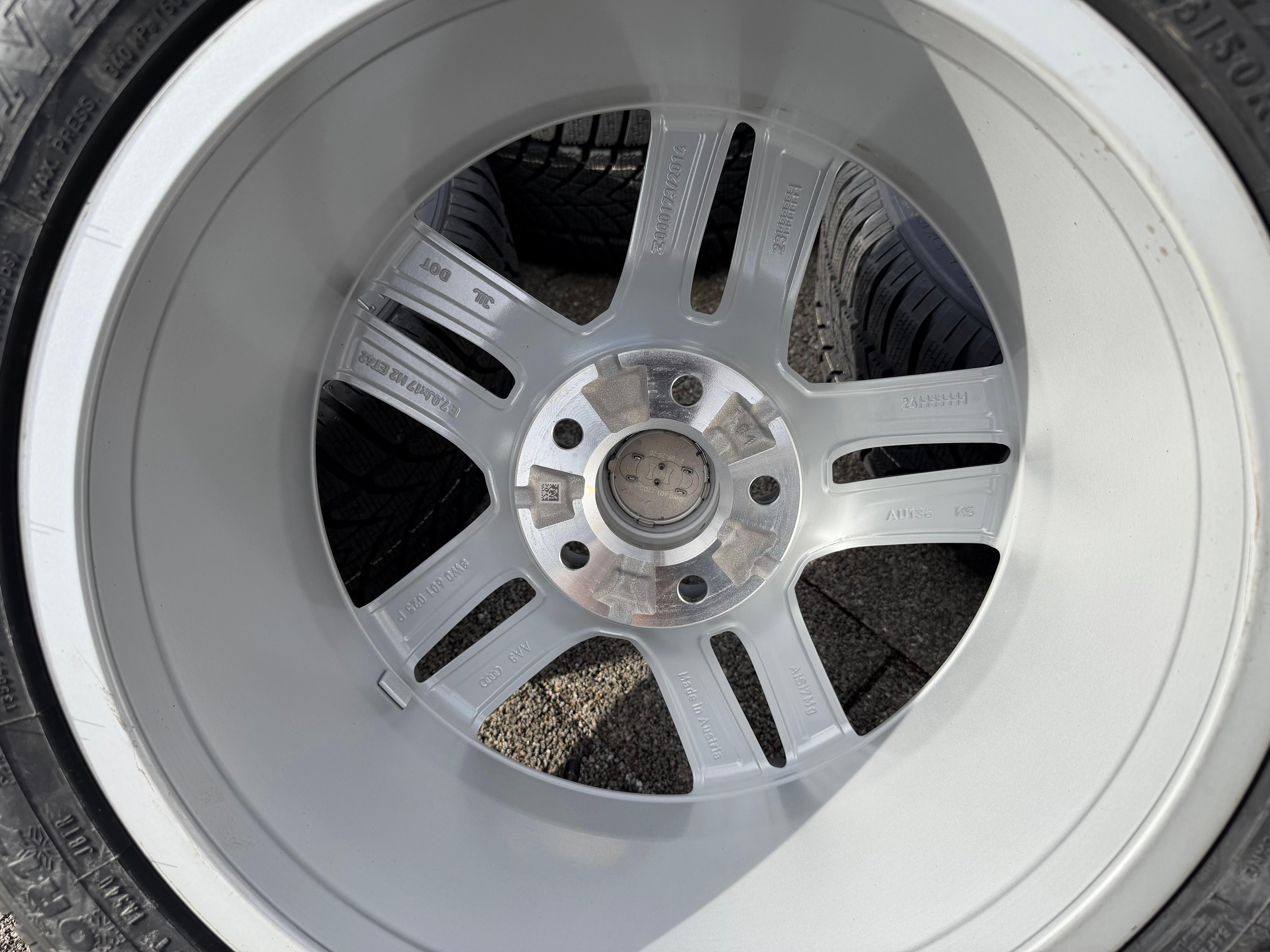 4 Original 17" Alu Winterräder Audi A4 B9 8W 8W0601025P 225/50R17 98H Dunlop NEU