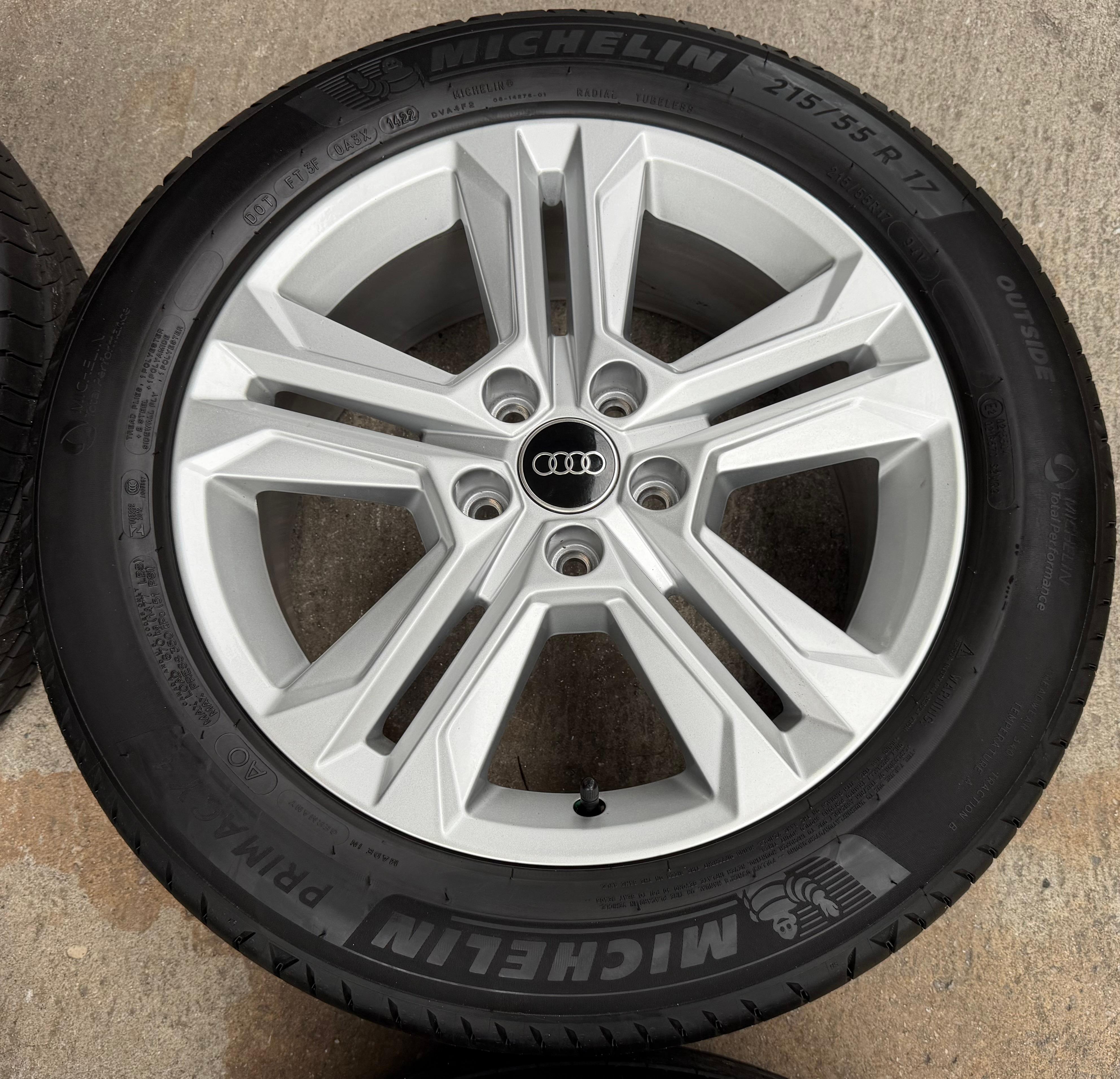 4 Original 17" Alu Sommerräder Audi Q2 SQ2 GA 81A601025AJ 215/55R17 94V Michelin