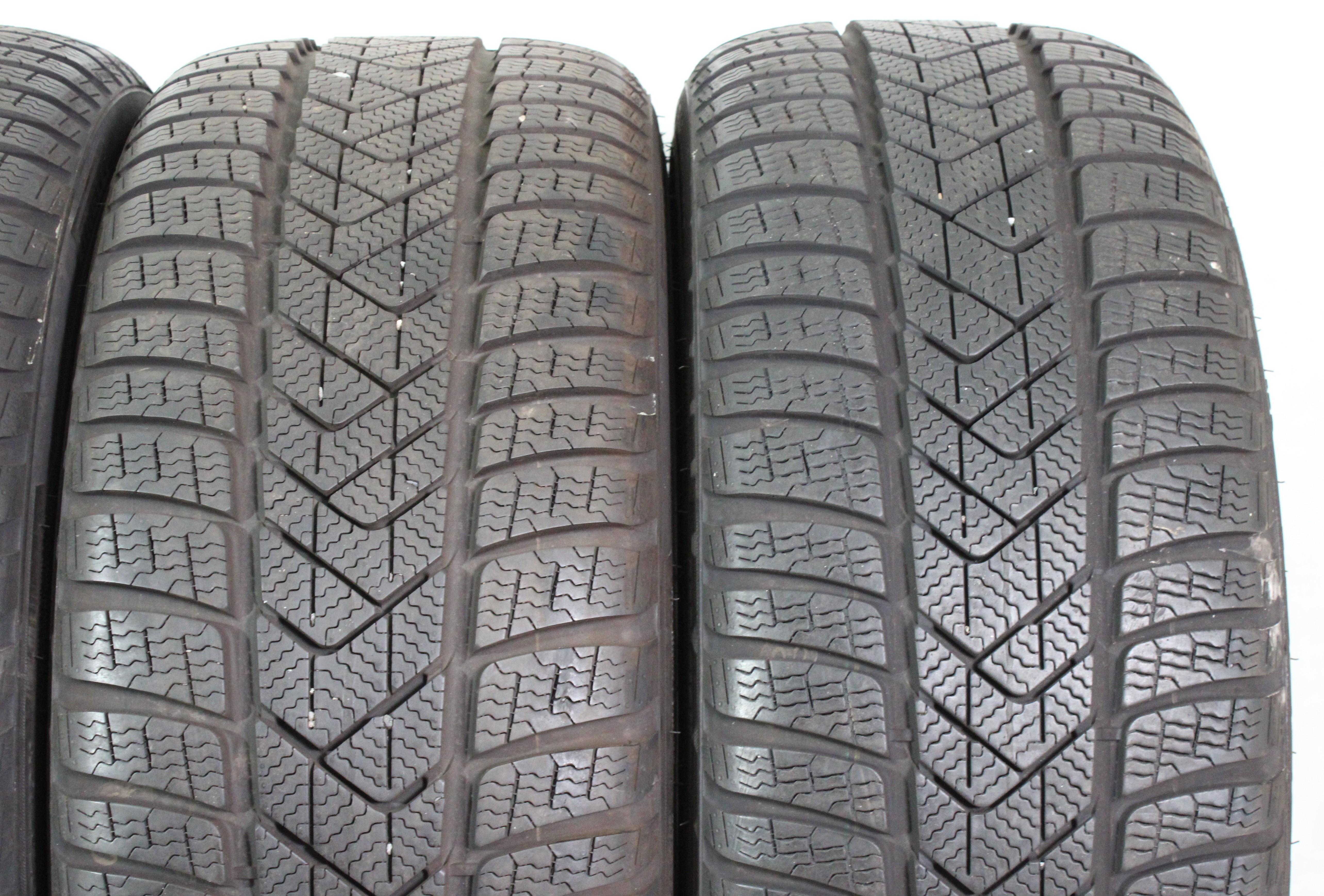 4 x 225/40R18 92V pneumatici invernali Pirelli Sottozero 3 A01 6,5-7mm 2022