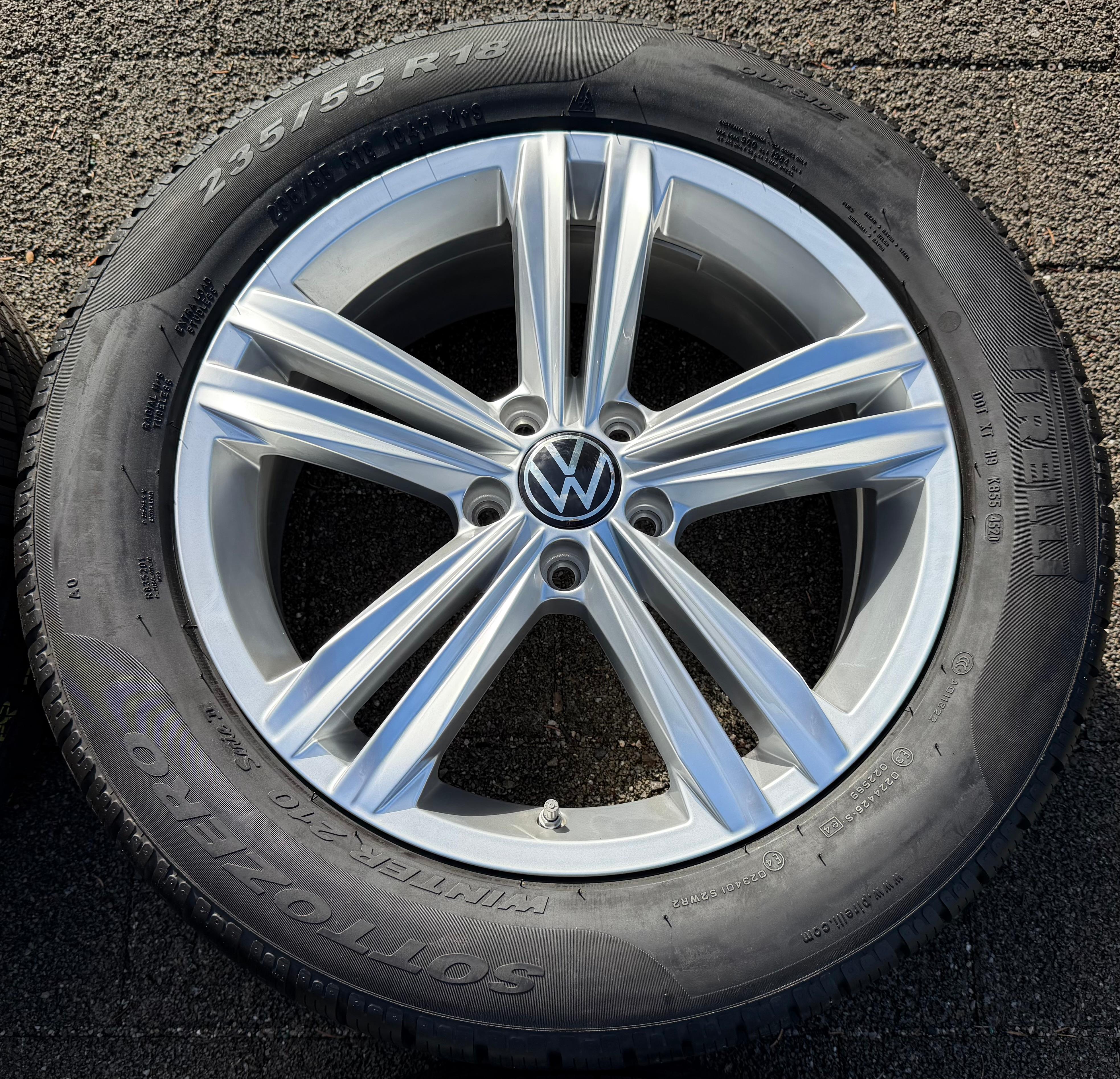 4 ruedas de invierno de aleación originales de 18" para VW Tiguan II 5NA 235/55R18 104H 5NA601025M Sebring Pirelli