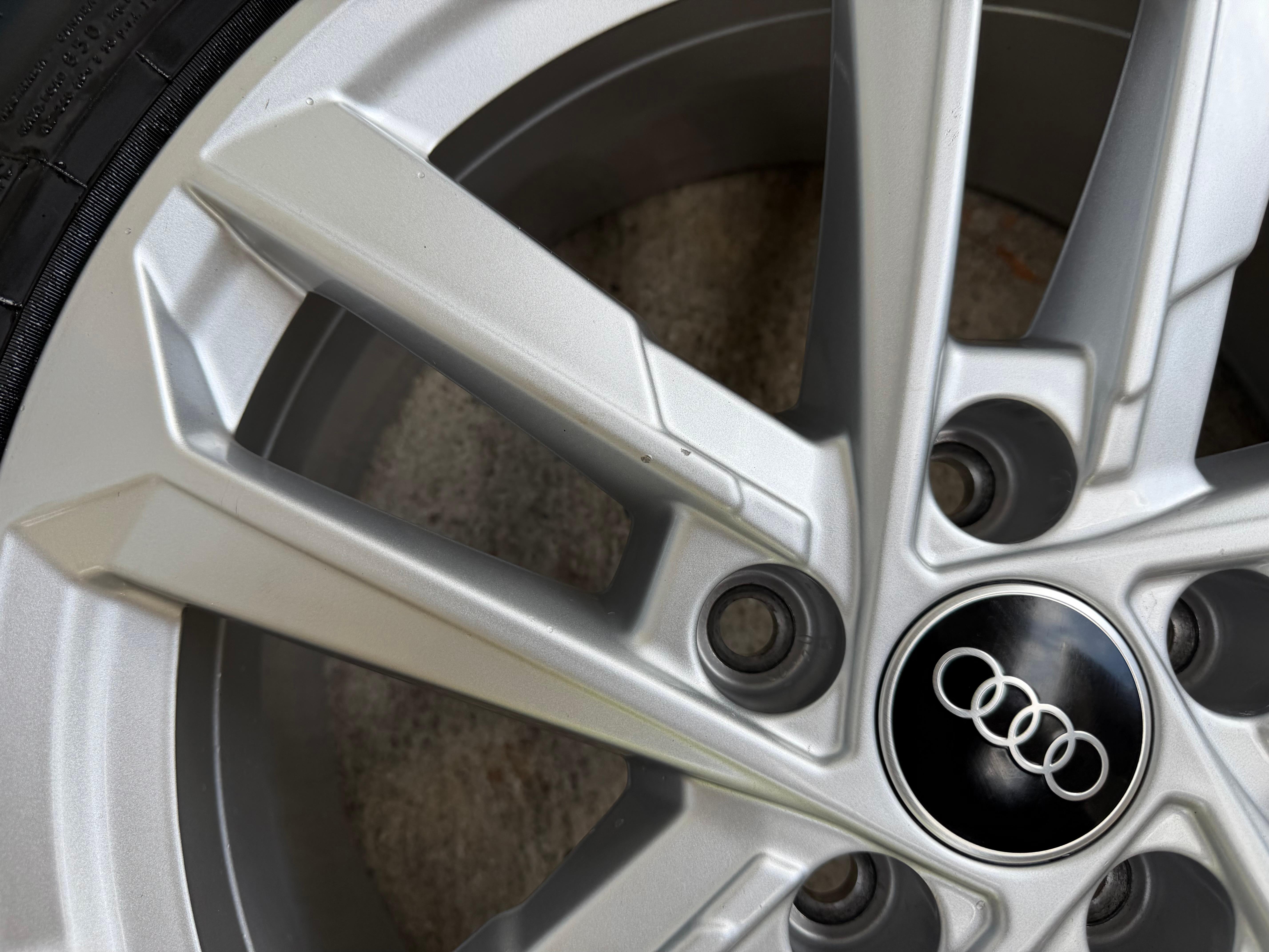 4 Original 17" Alu Winterräder Audi A3 S3 8Y 8Y0601025L 205/50R17 93H Pirelli