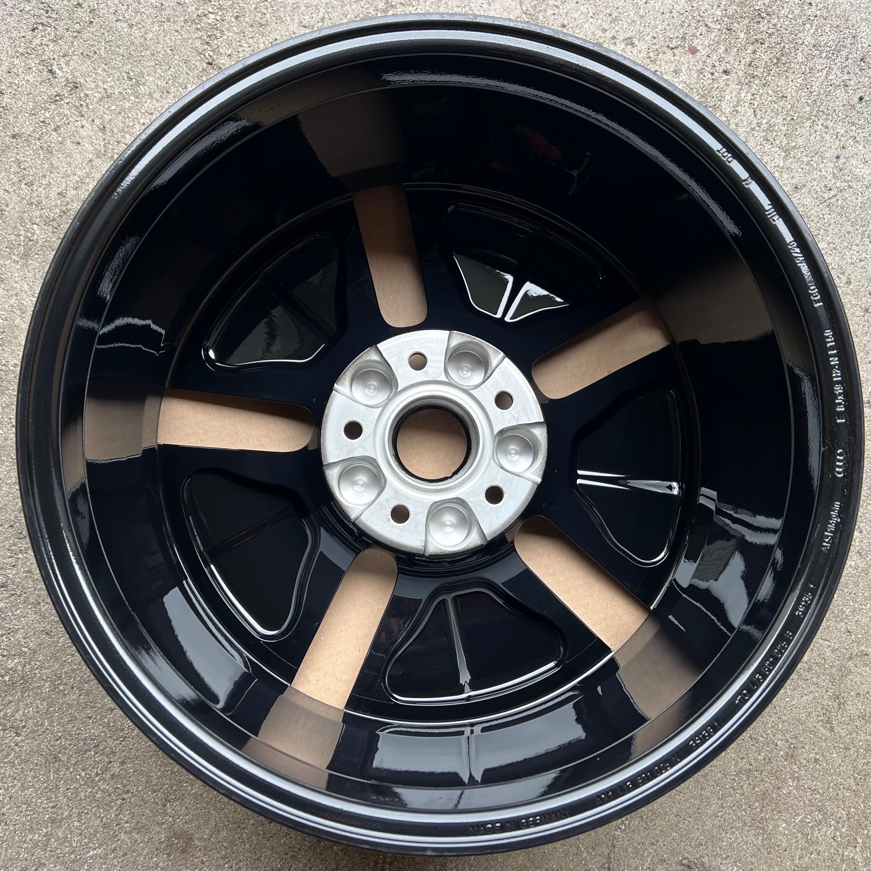 1 X CERCHIO ORIGINALE IN ALLUMINIO 19" AUDI E-TRON GT 4J 4J3601025N 8Jx19 ET50 NUOVO LIBERO
