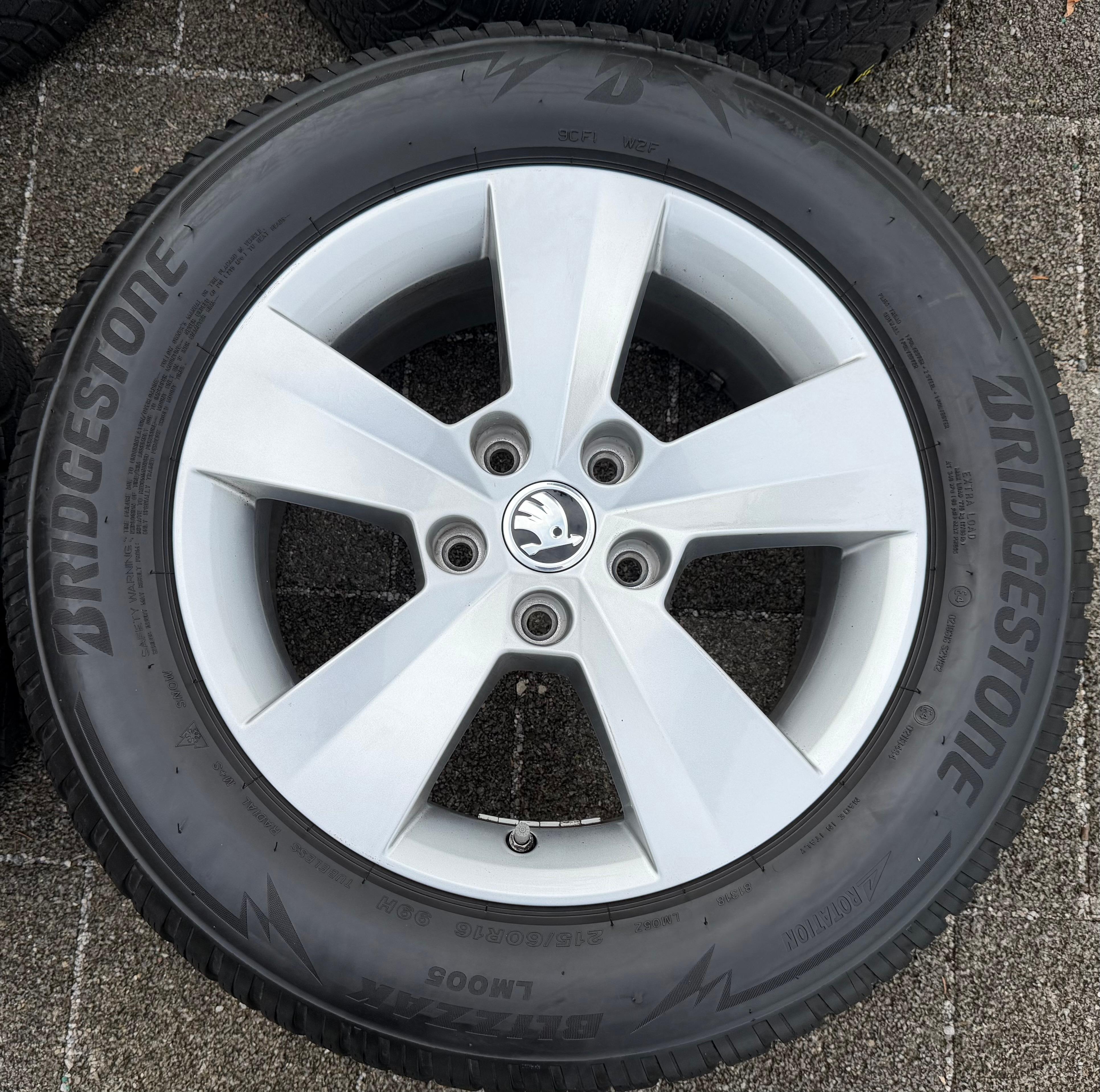 4 roues hiver en alliage d’origine 16" Skoda Superb III 3V 215/60R16 99H 3V0601025AC