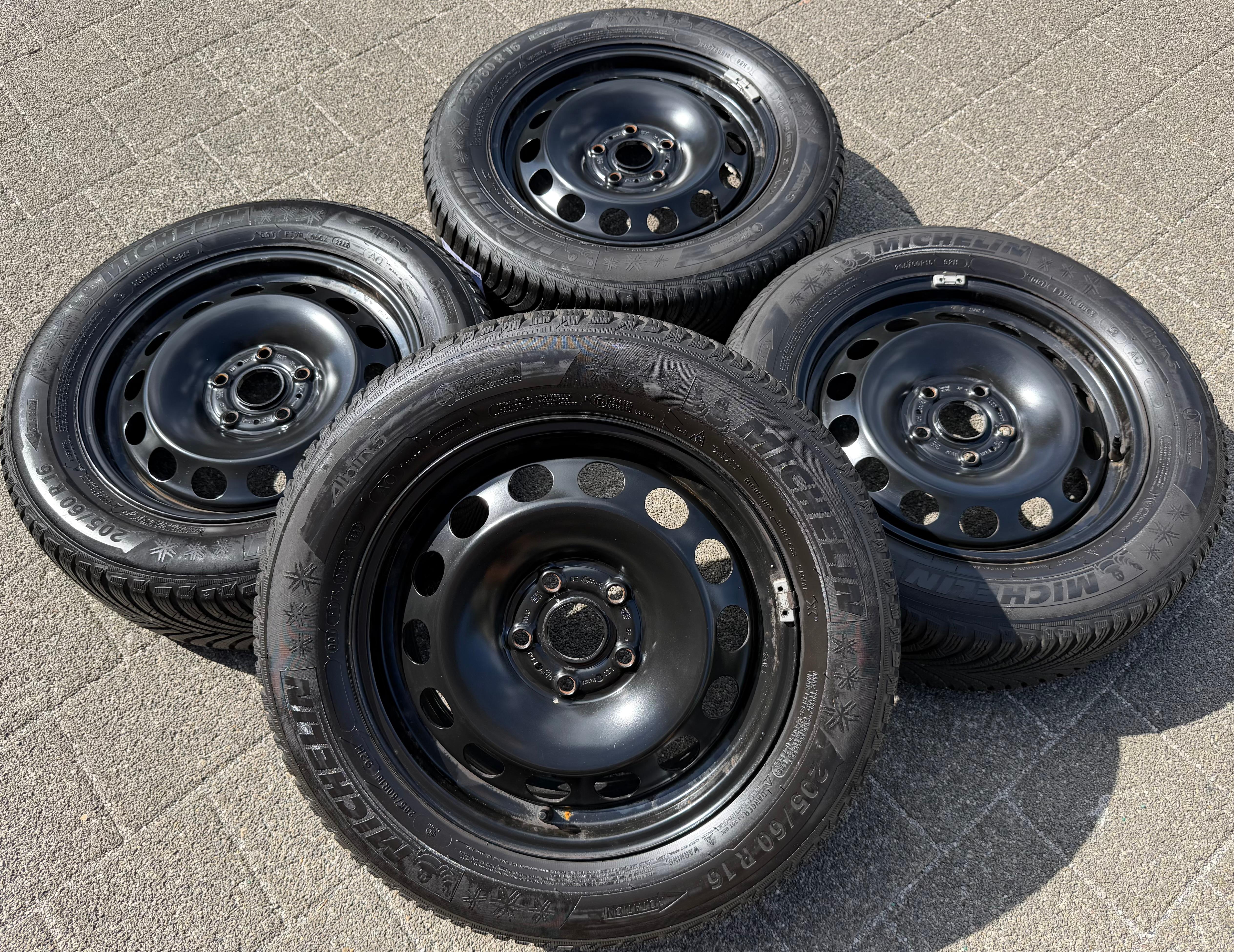 4 ruedas de invierno Audi Q2 GA VW T-ROC A11 205/60R16 92H Michelin Alpin 5 neumáticos de invierno