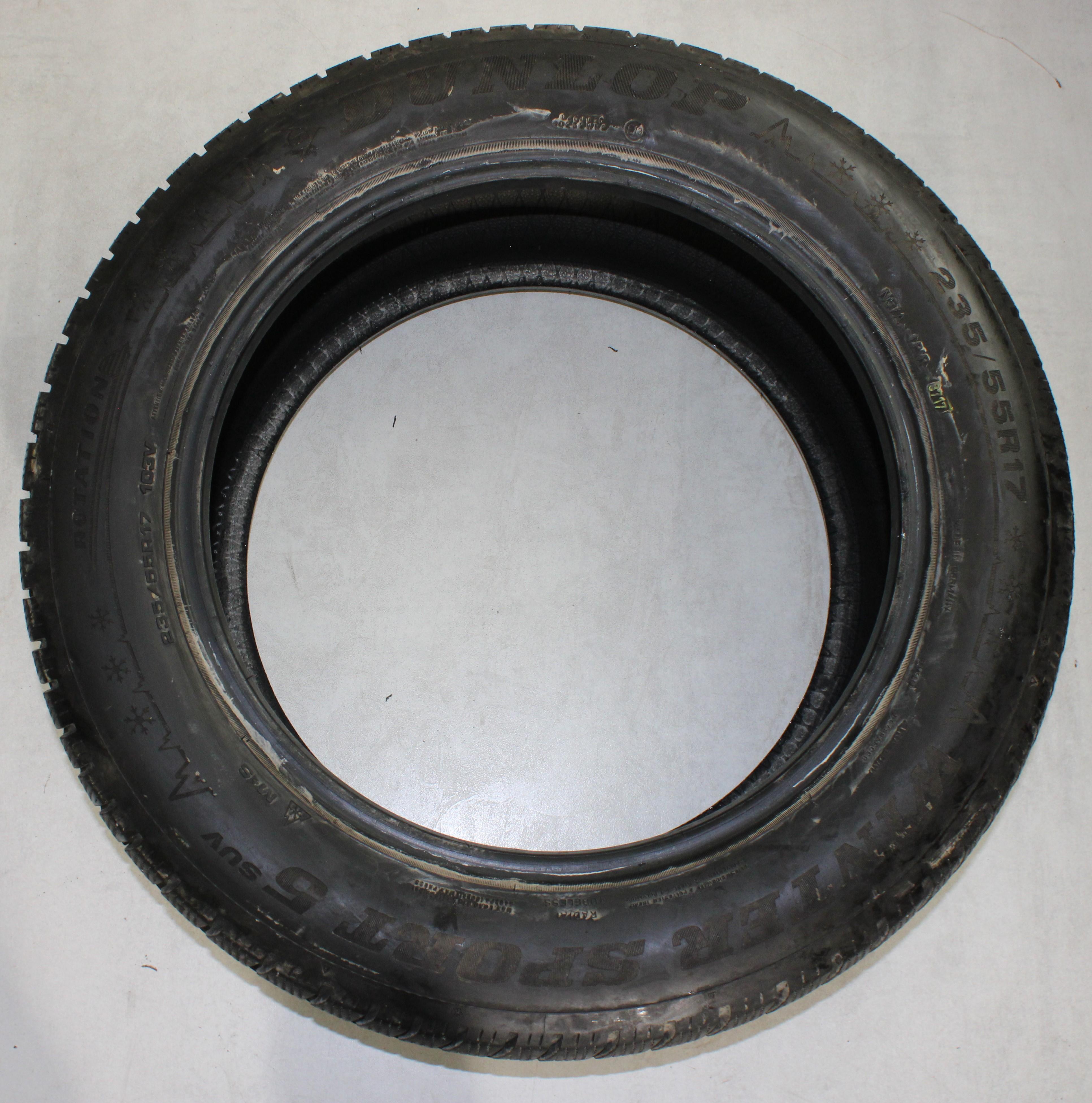 4 x 235/55R17 103V pneus hiver Dunlop Winter Sport 5 1x5,5-6mm/3x6-6,5mm 1x2017/3x2018
