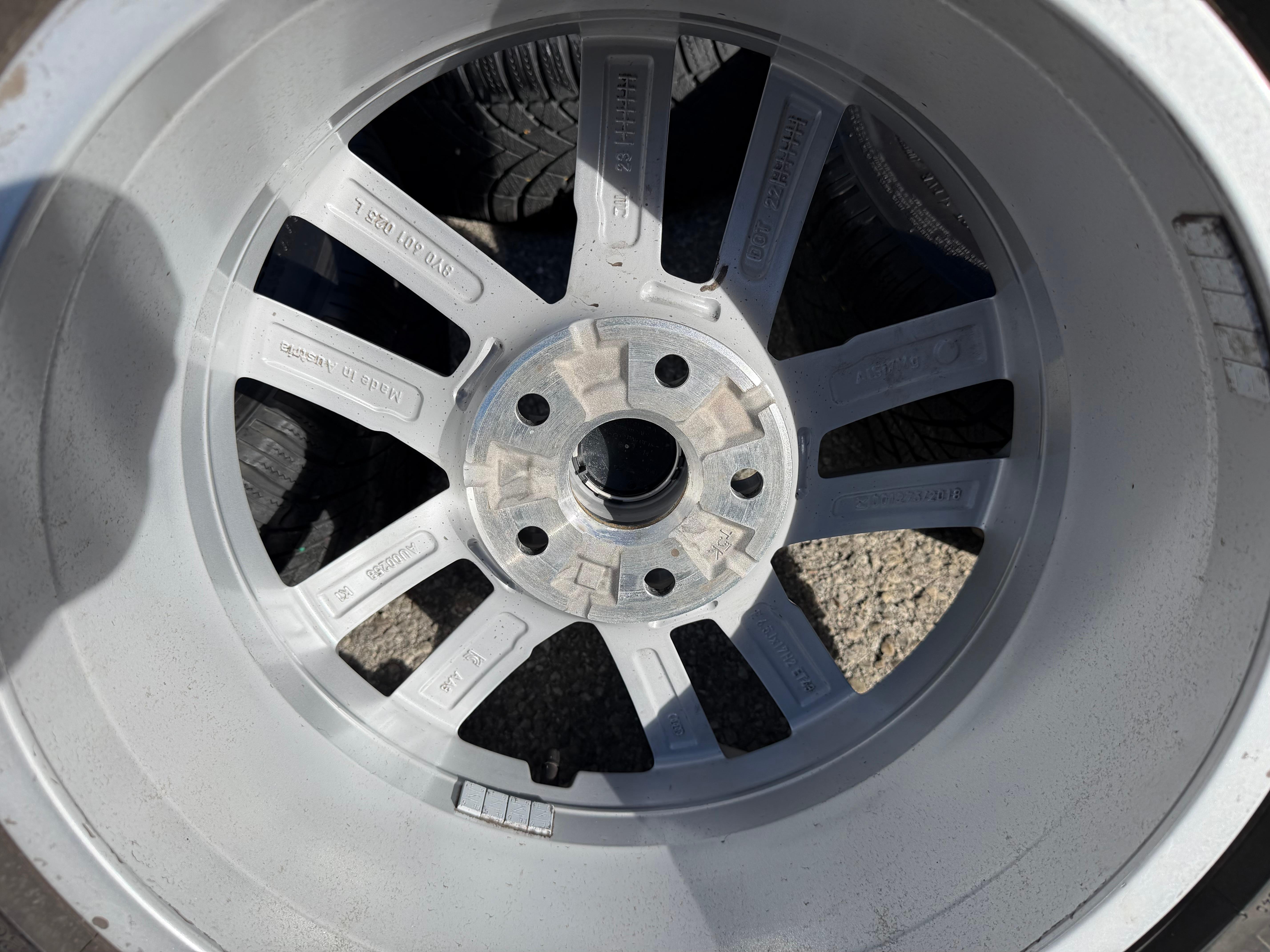 4 ruedas de invierno de aleación originales de 17" para Audi A3 S3 8Y 8Y0601025L 205/50R17 93H Bridgestone