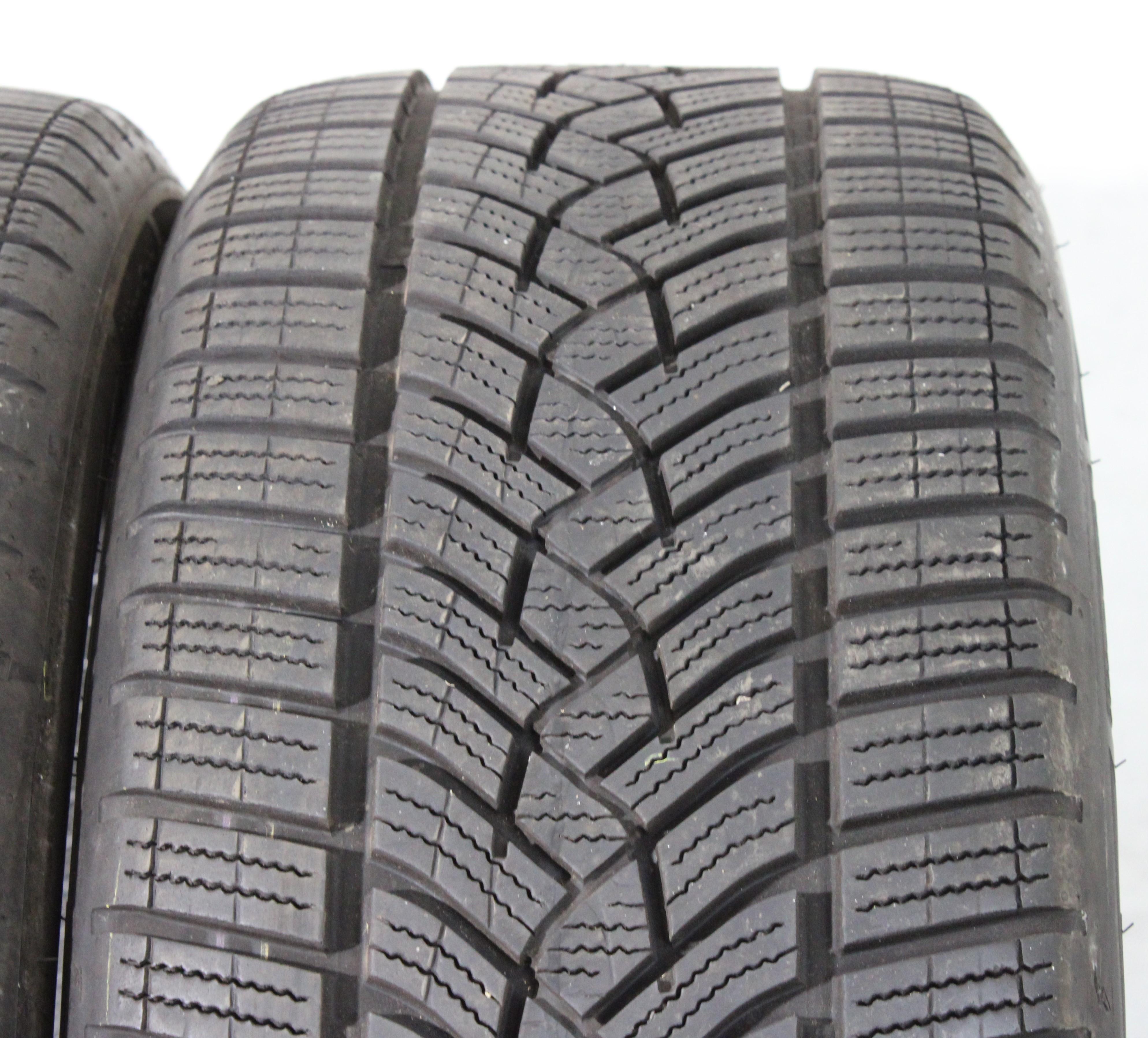 2 x 225/50R18 99V pneus hiver Goodyear Ultra Grip Performance + 1x5,5-6mm/1x6-6,5mm 2021/2022 *