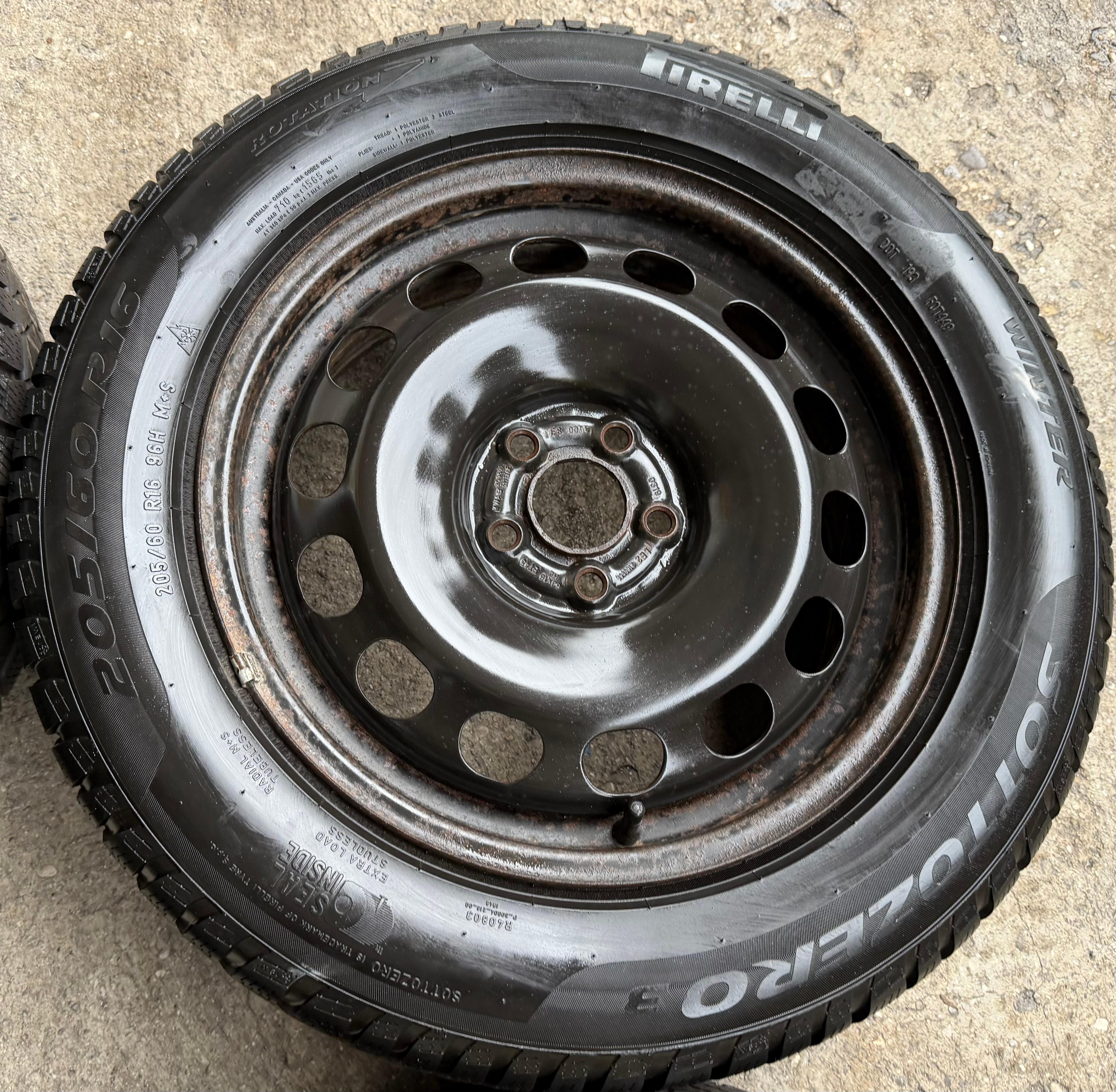 4 Original 16" Winterräder VW T-Cross C1 205/60R16 96H 2Q0601027E Pirelli
