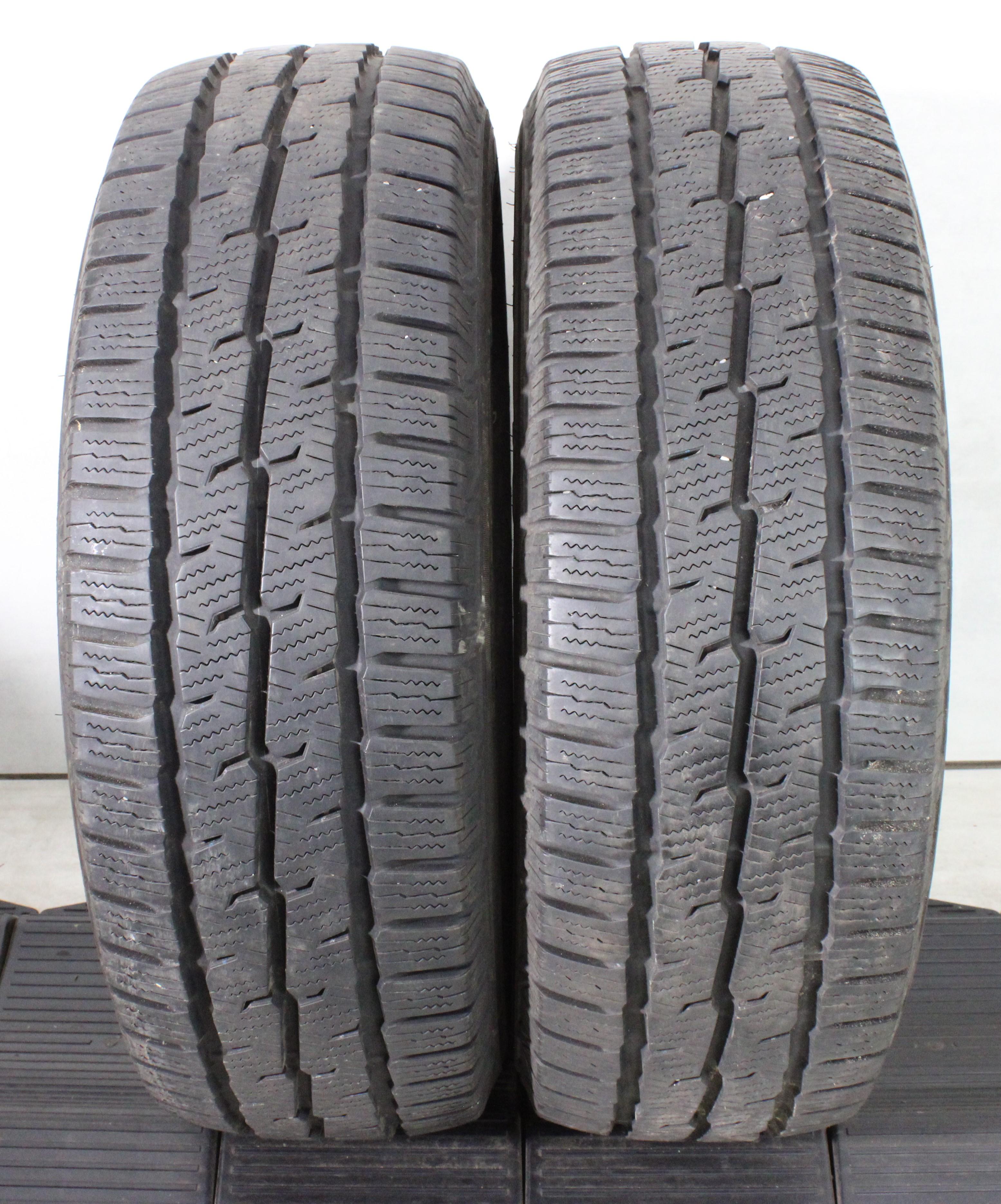 2 x 225/70R15C 112/110S Winterreifen Toyo Observe Van in der Mitte 9mm und auf den Schultern 8-8,5mm. 2023