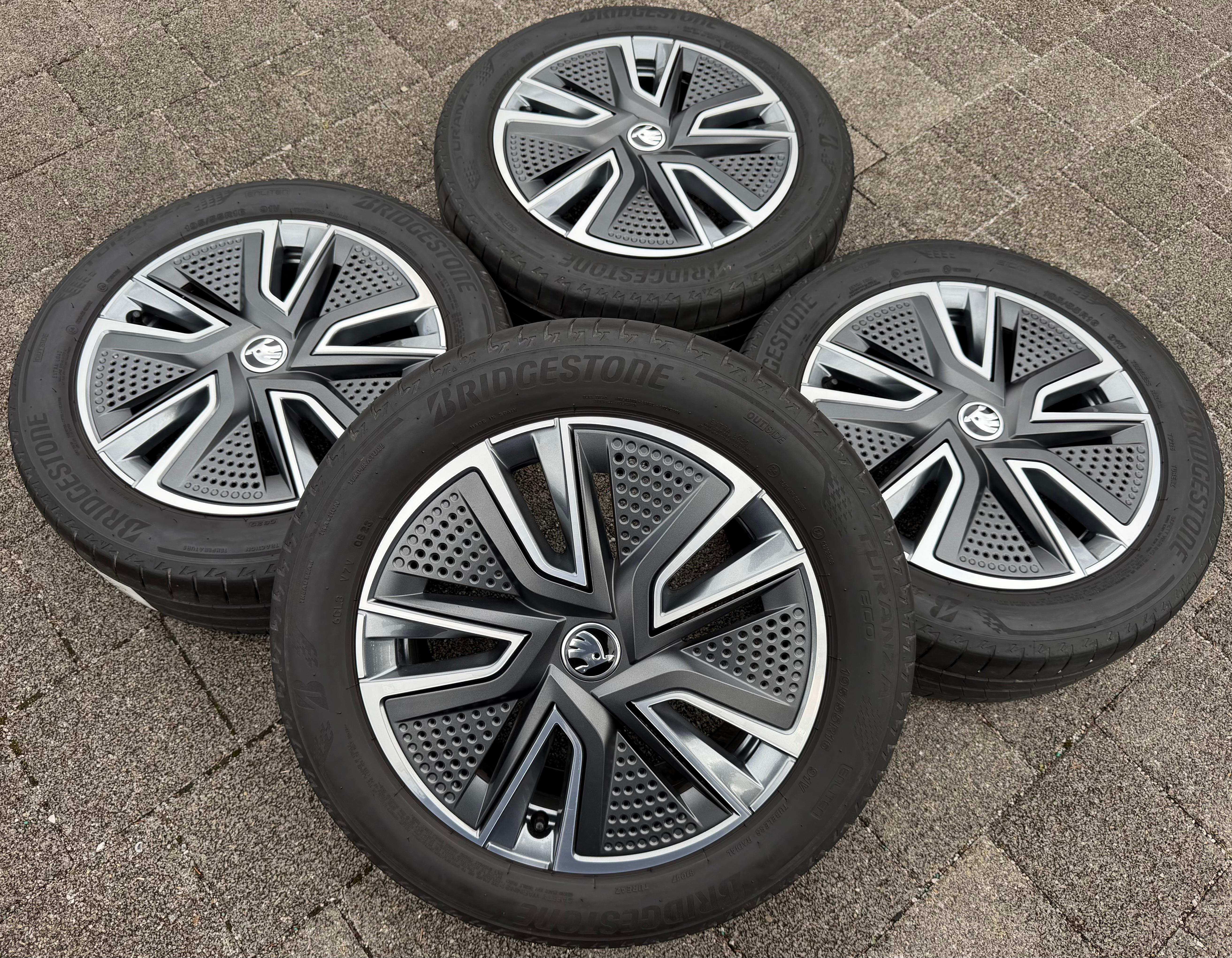 4 ruote estive in lega originali da 16" Skoda Fabia 4 IV PJ 6VA601025 195/55R16 91V 2023