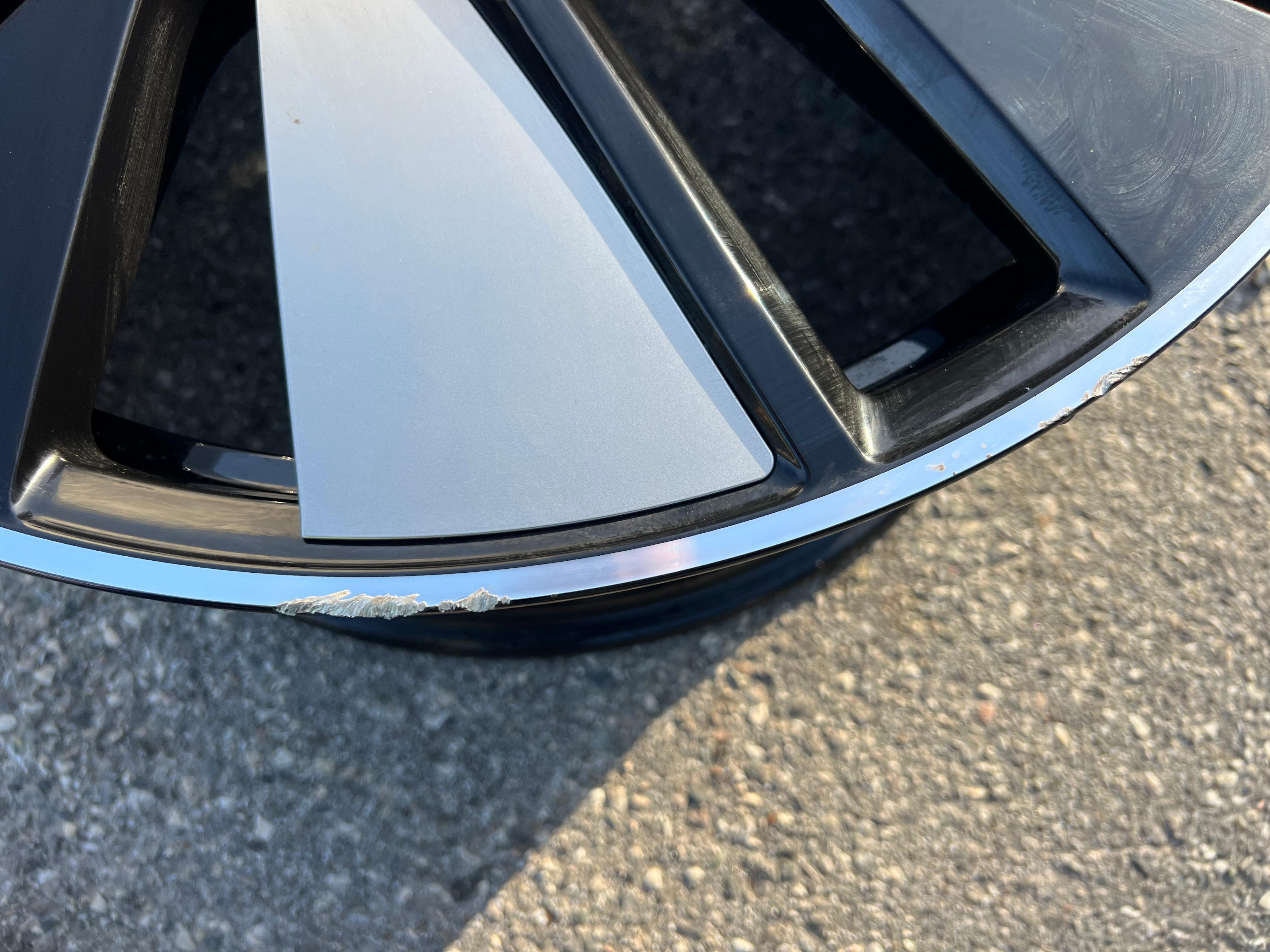 1 X CERCHIO ORIGINALE 21" IN ALLUMINIO AUDI E-TRON 4J3601025AA 9,5x21 ET60 FREIHAUS