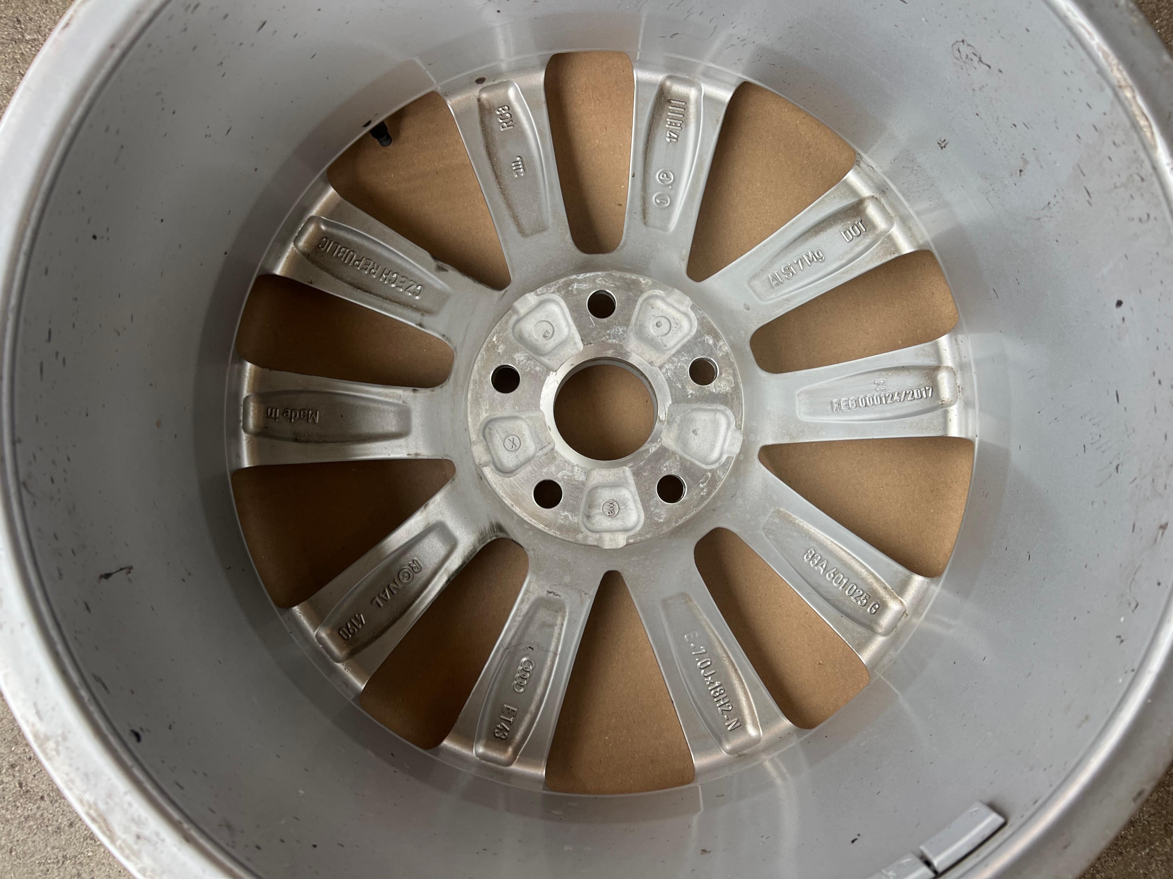 1 X LLANTA DE ALEACIÓN ORIGINAL DE 18" PARA AUDI Q3 F3 83A601025G 7x18 ET43 CON ENVÍO GRATUITO