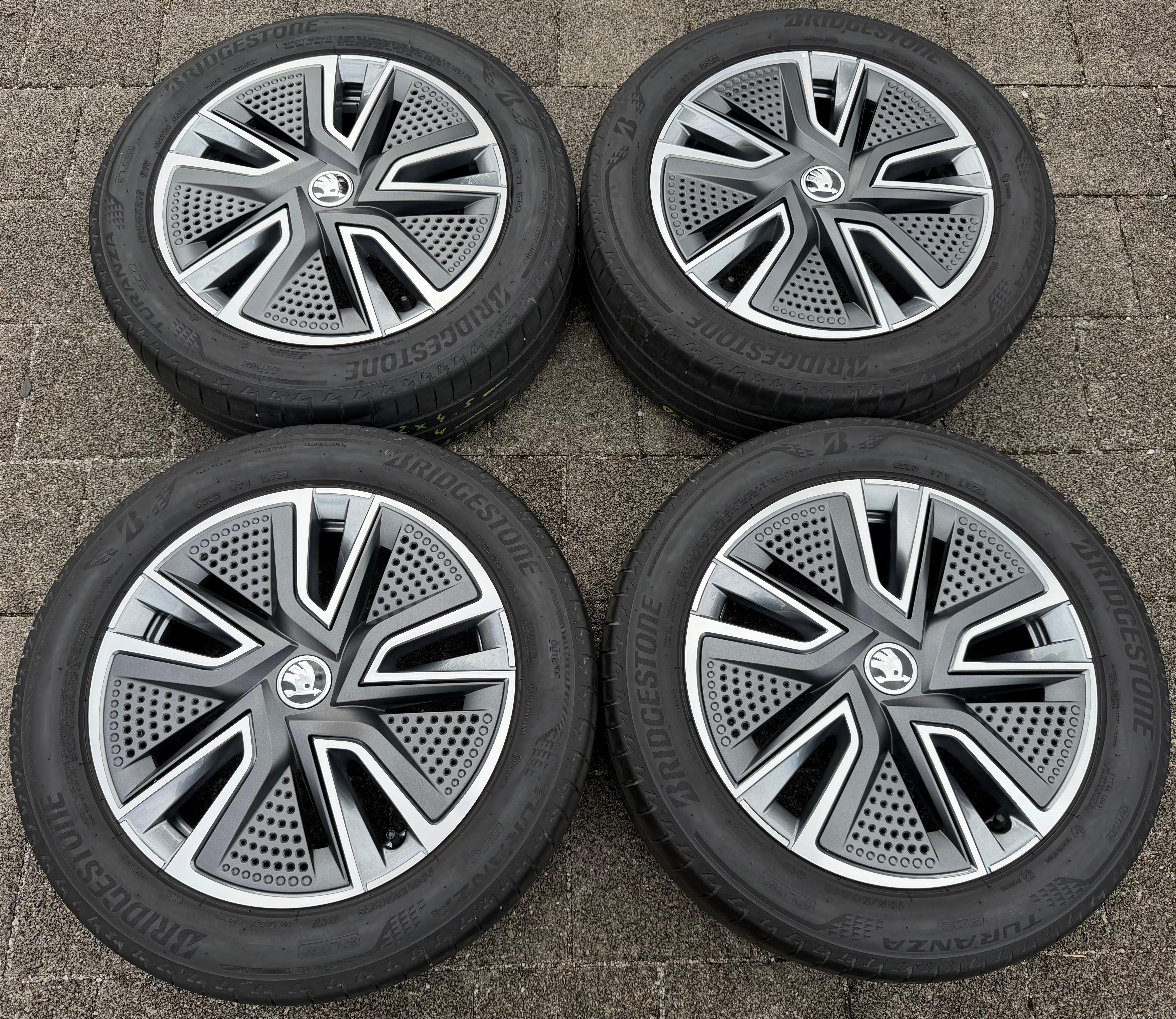 4 ruote estive in lega originali da 16" Skoda Fabia 4 IV PJ 6VA601025 195/55R16 91V 2023