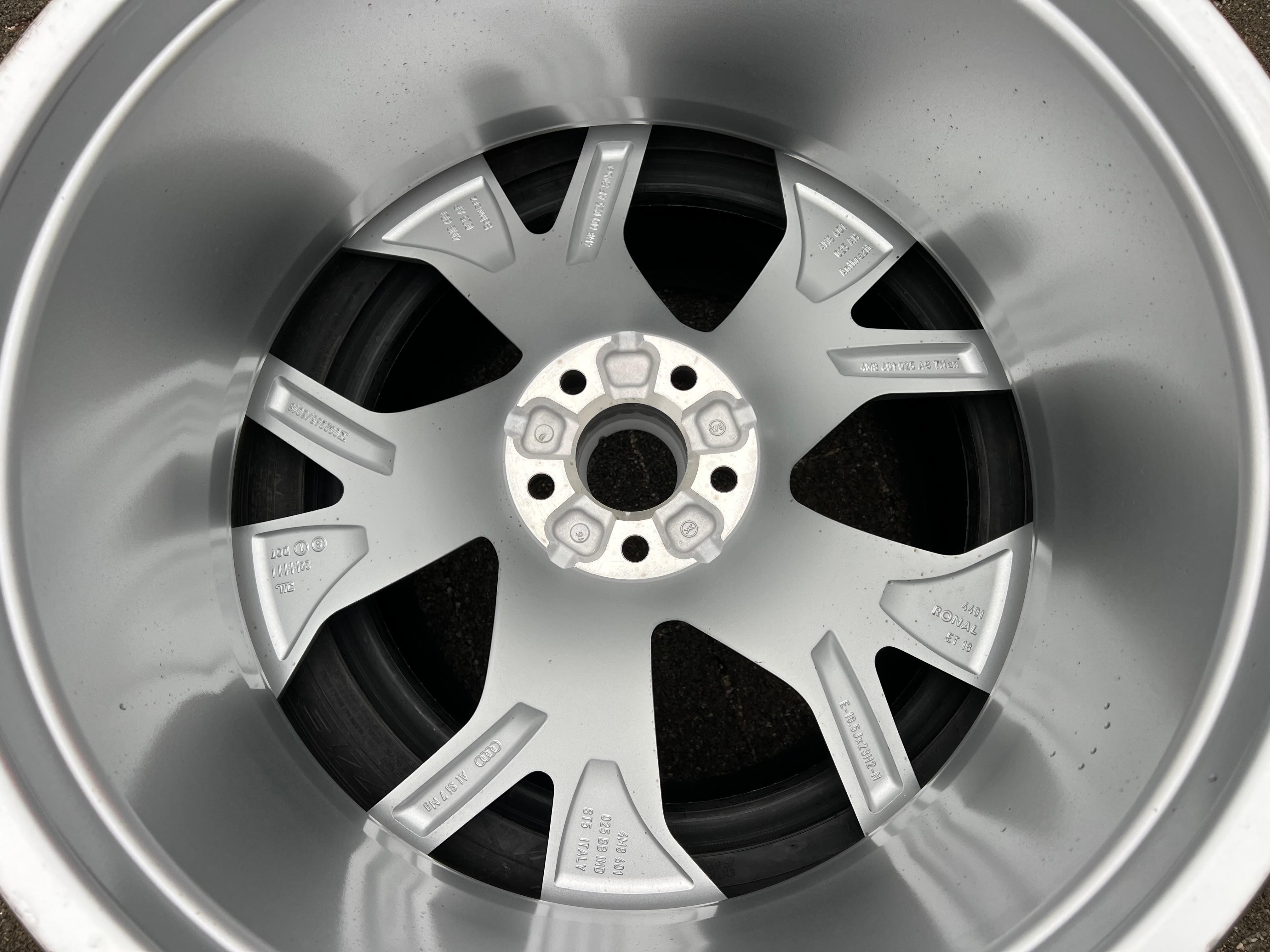1 X LLANTA DE ALEACIÓN ORIGINAL DE 23" PARA AUDI Q8 4M8601025AF 10,5x23 ET18, ENVÍO GRATUITO