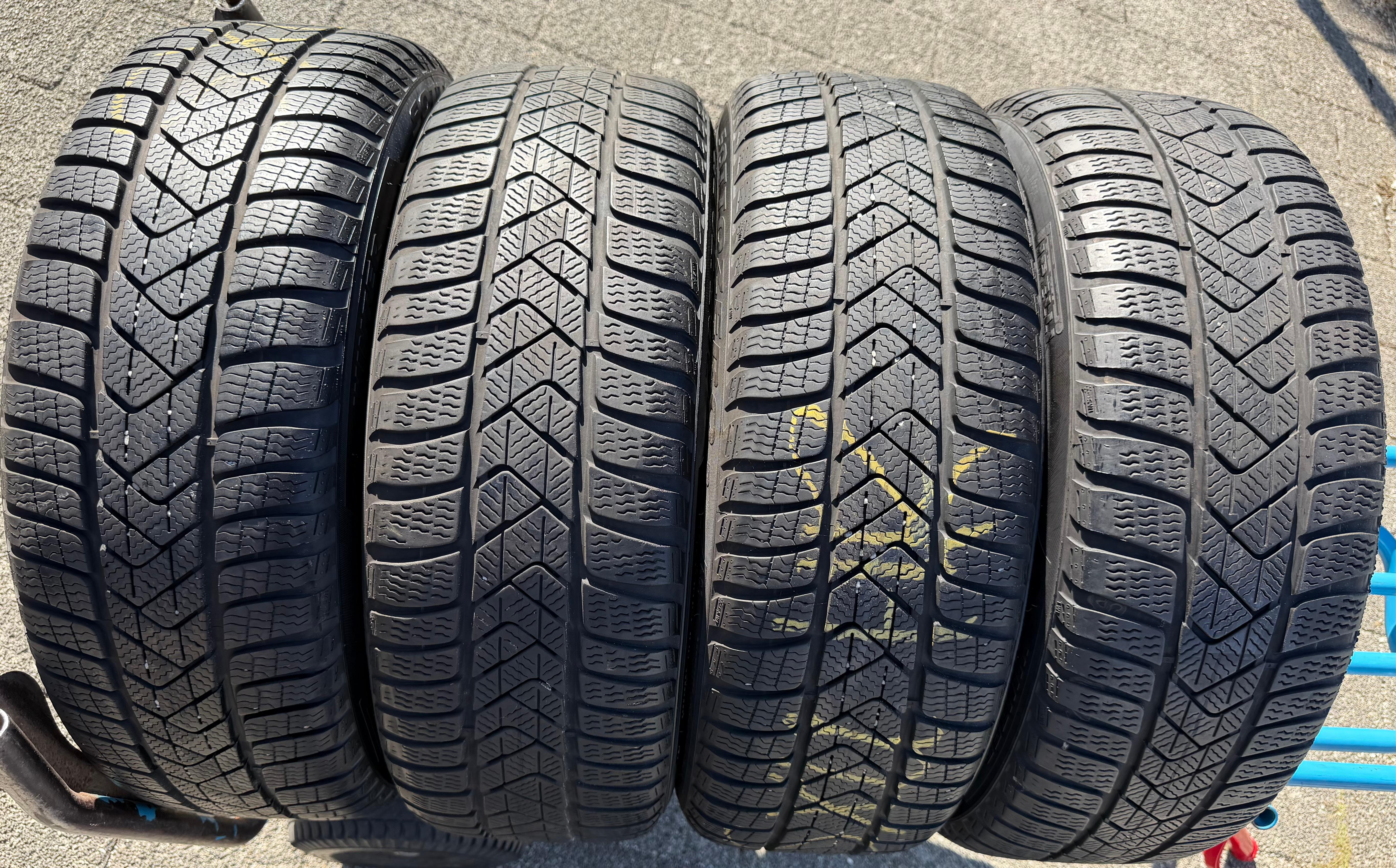 4 Original 17" Alu Winterräder Audi A3 S3 8Y 8Y0601025L 205/50R17 93H Pirelli