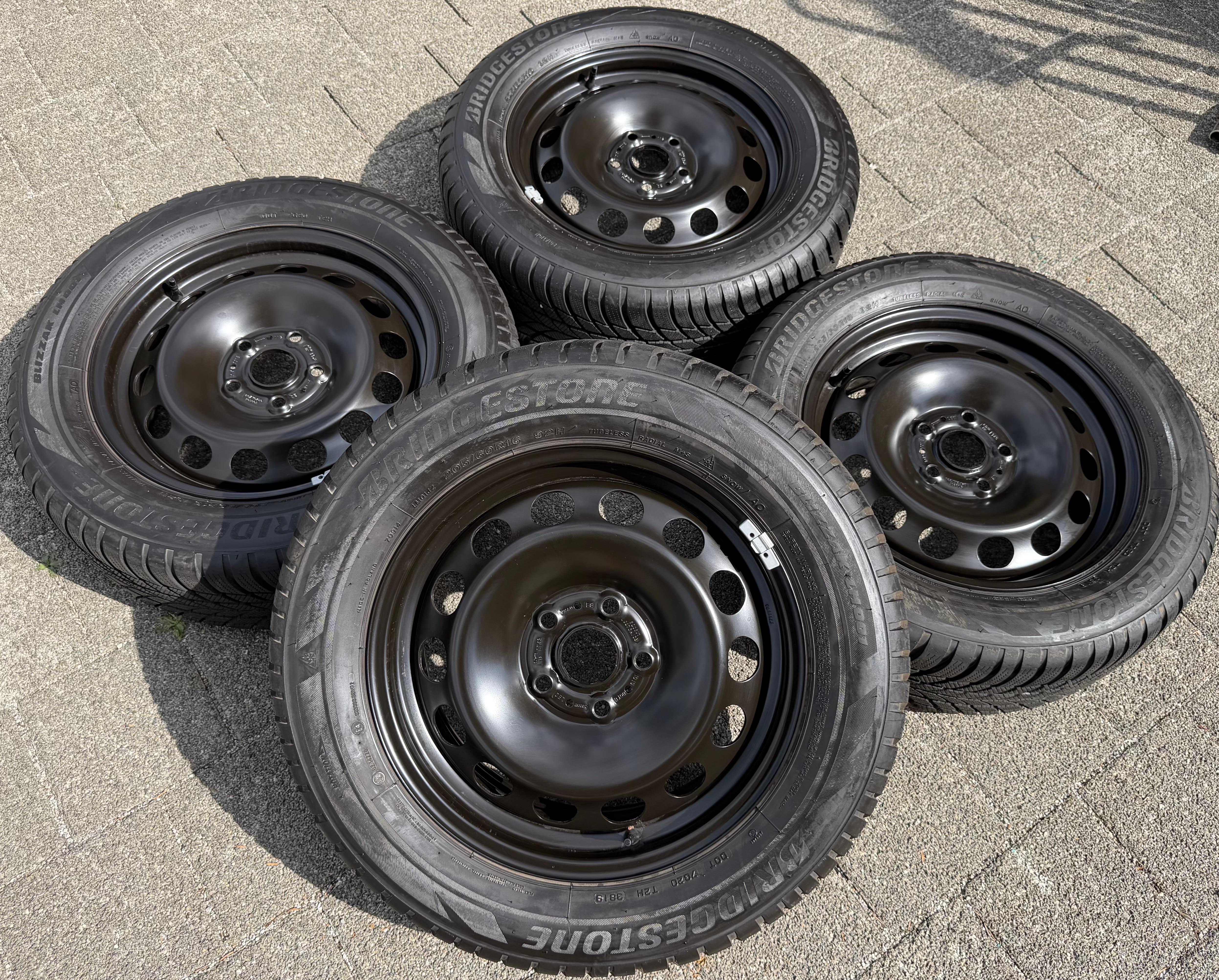 4 ruedas de invierno Audi Q2 GA VW T-Roc 205/60R16 92H Bridgestone 5Q0601027AM