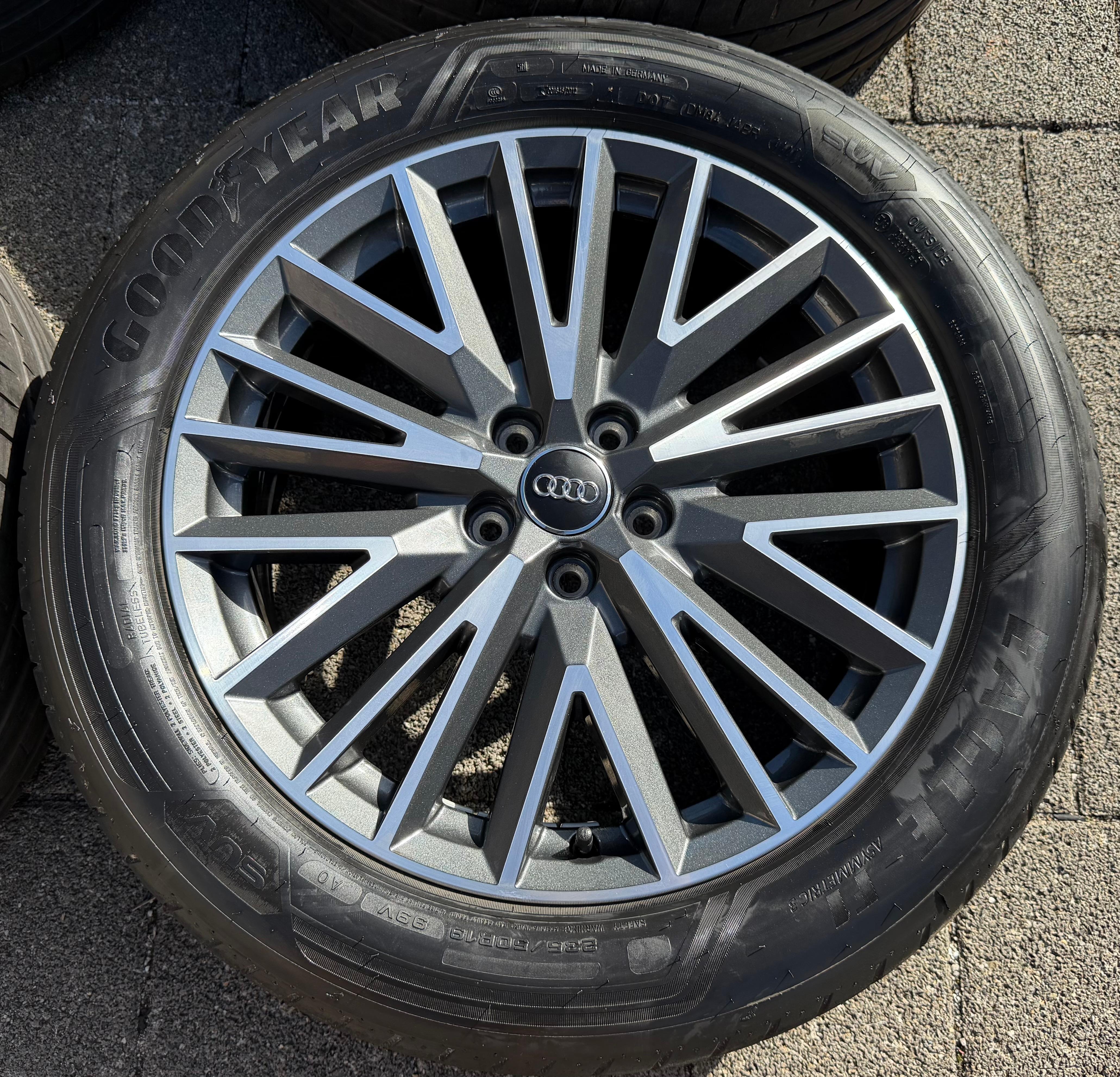 4 Original 19" Alu Sommerräder Audi Q3 F3B 83A 83A601025L 235/50R19 99V Goodyear