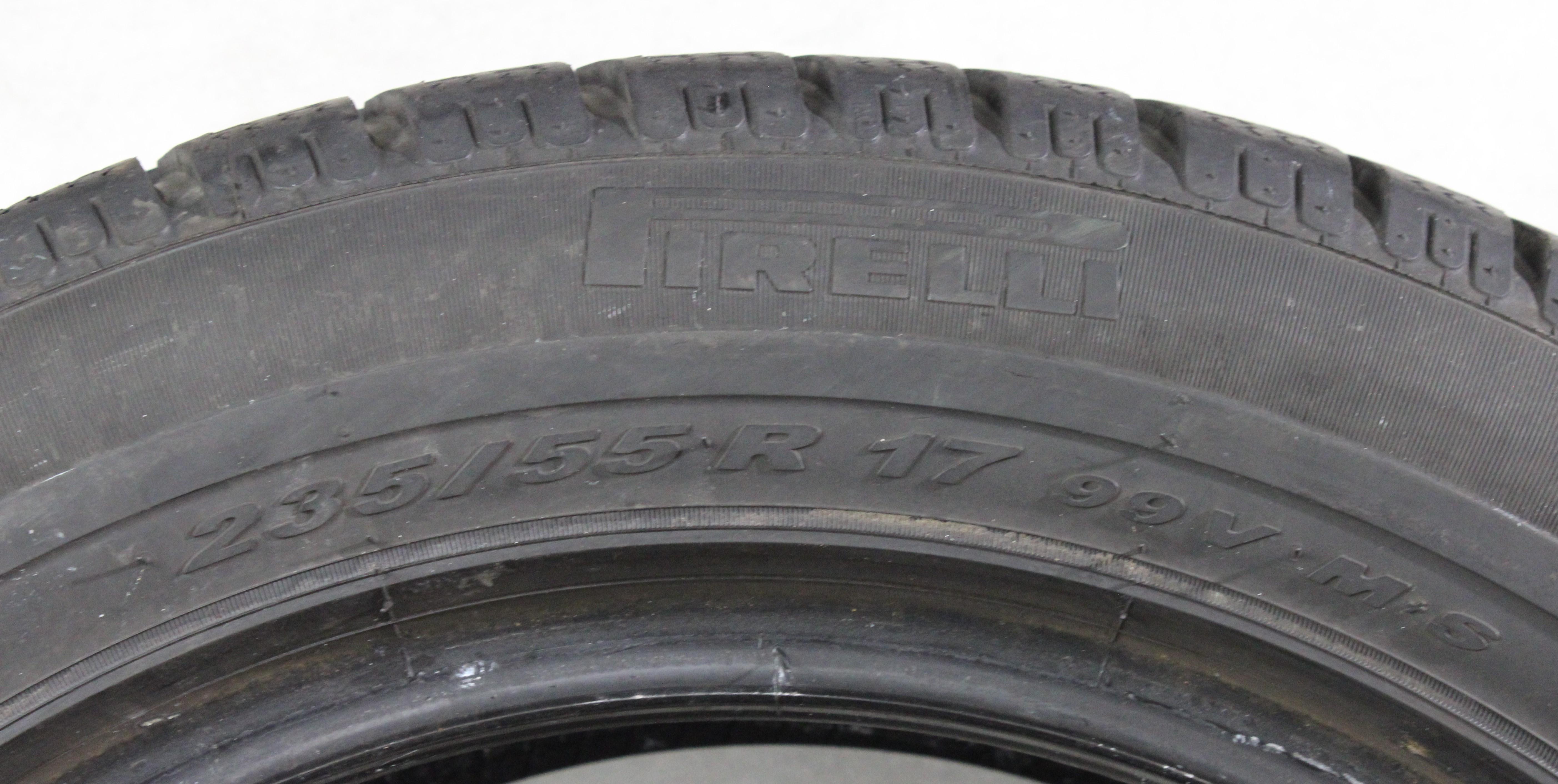 4 x 235/55R17 99V Winterreifen Pirelli Sottozero Winter 240 MO in der Mitte 4-4,5mm und auf den Schultern 5-5,5mm. 2017