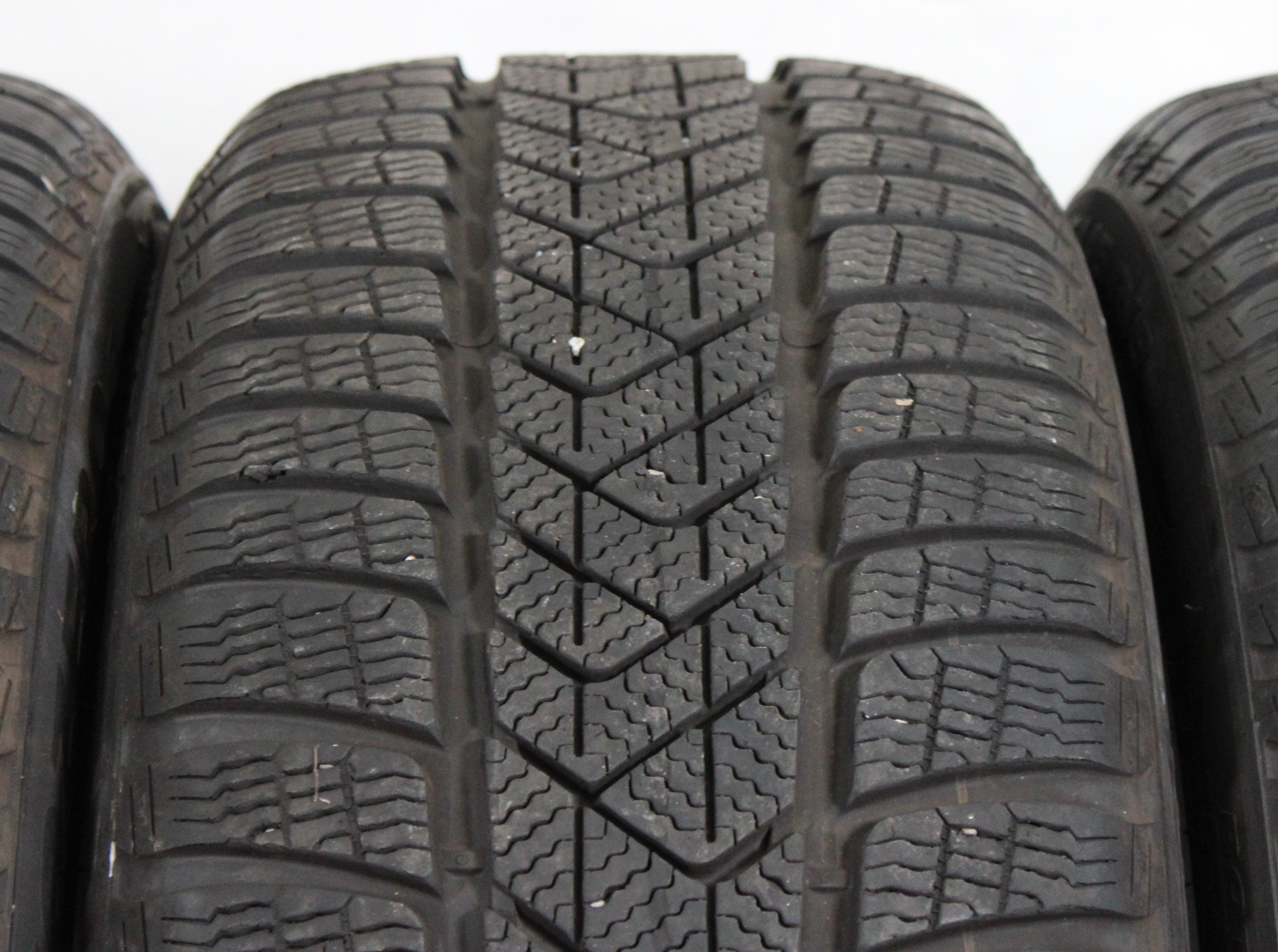 4 x 225/45R19 96V Winterreifen Pirelli Sottozero 3 Runflat 7-7,5mm 3x2019/1x2020 *