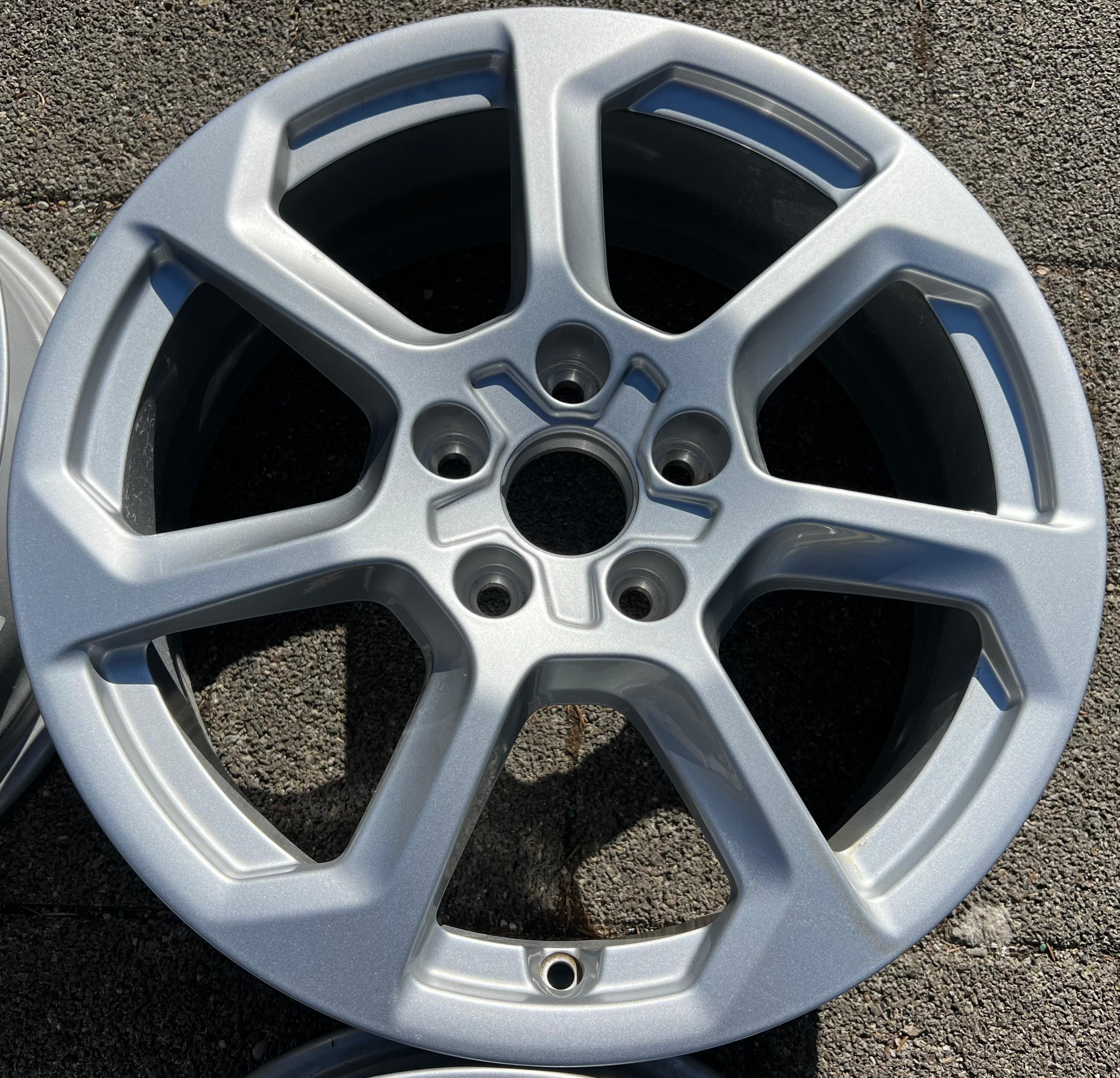 4 JANTES ORIGINALES 17" EN ALU AUDI Q2 GA 81A601025T 6,5x17 ET39 FREIHAUS