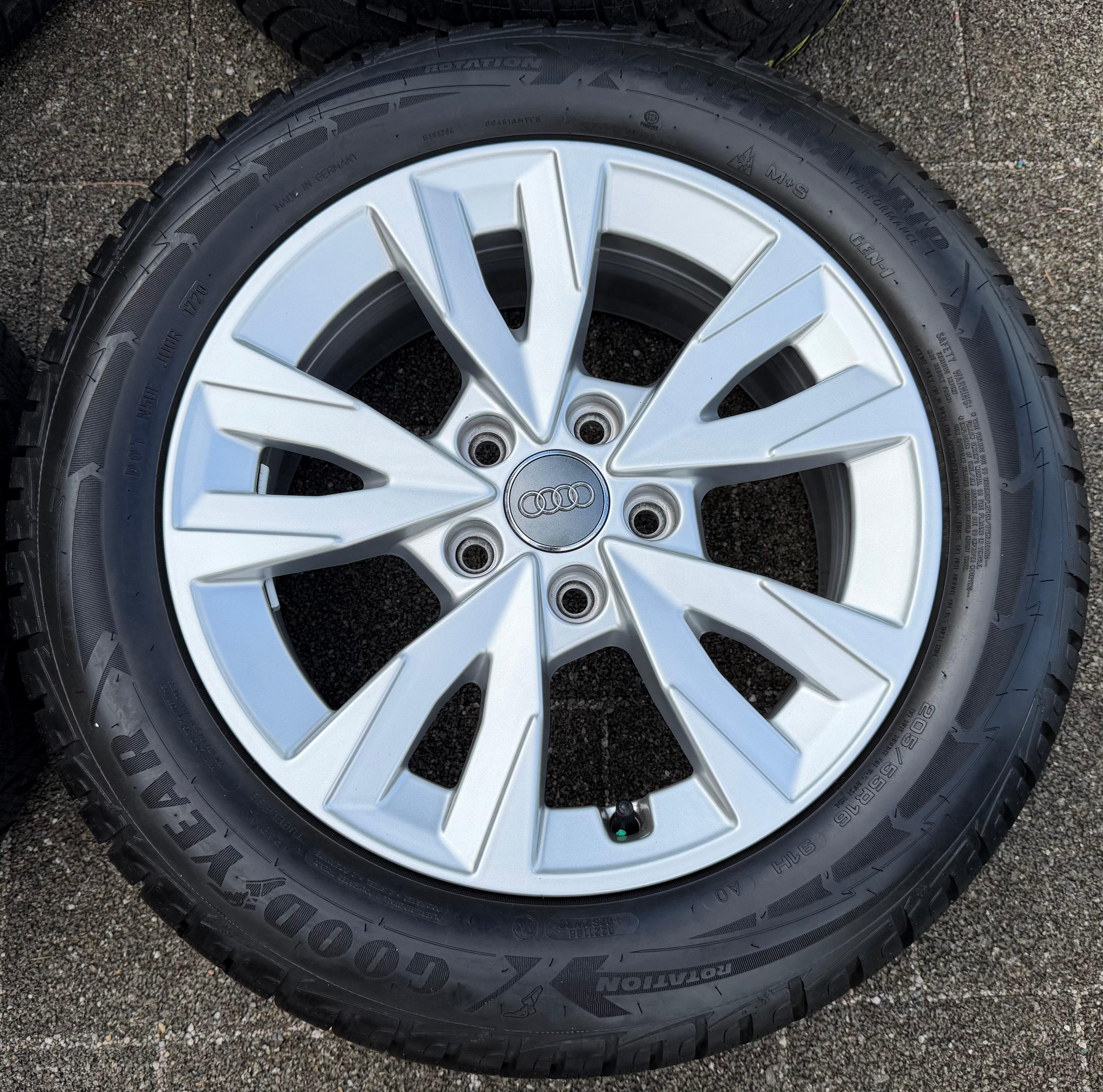 4 Original Alu Winterräder Audi A3 8Y 8Y0071496 205/55R16 91H Goodyear