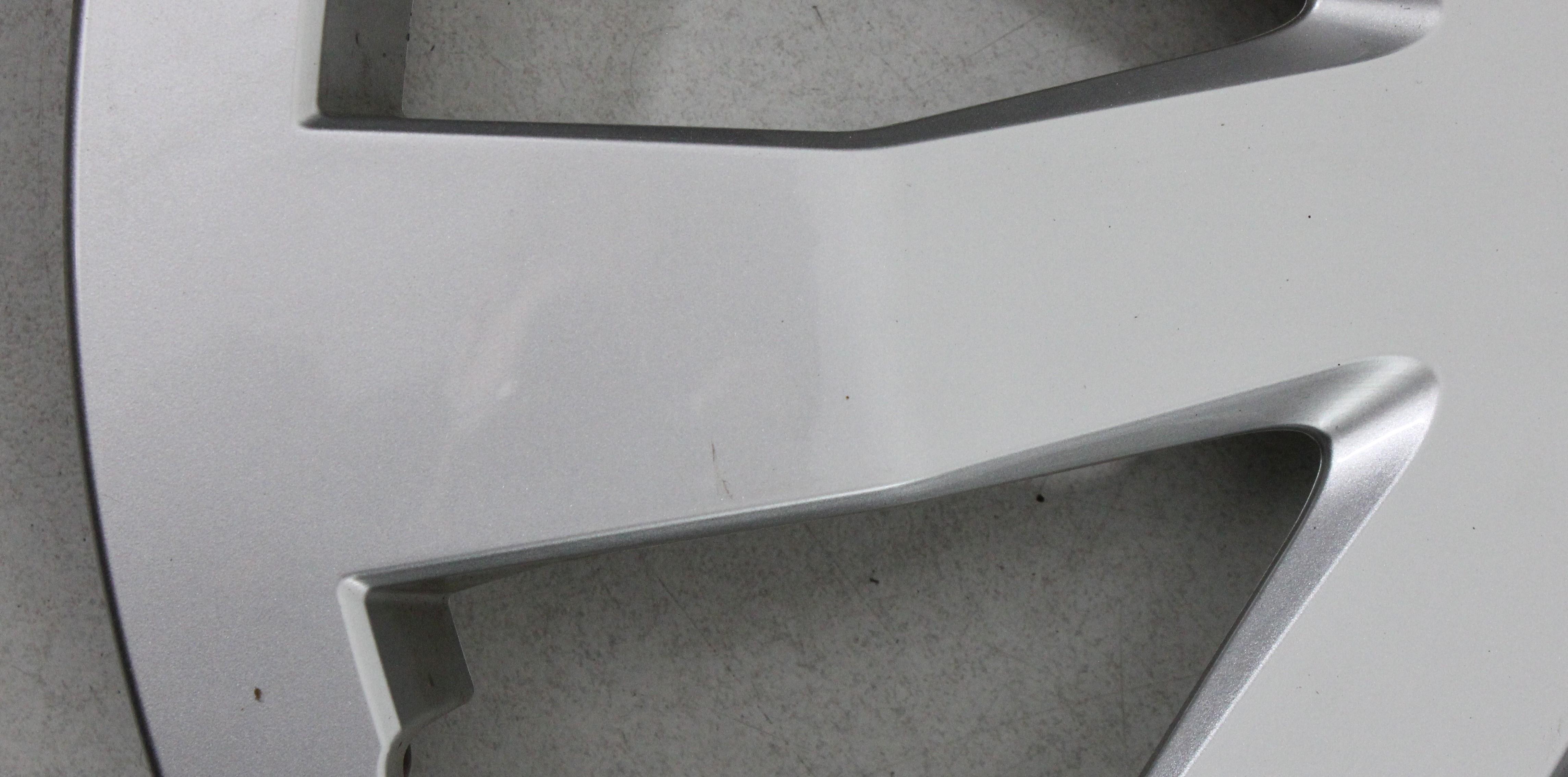 4 TAPACUBOS ORIGINALES DE 15" AUDI A1 GB 82A601147 15 PULGADAS
