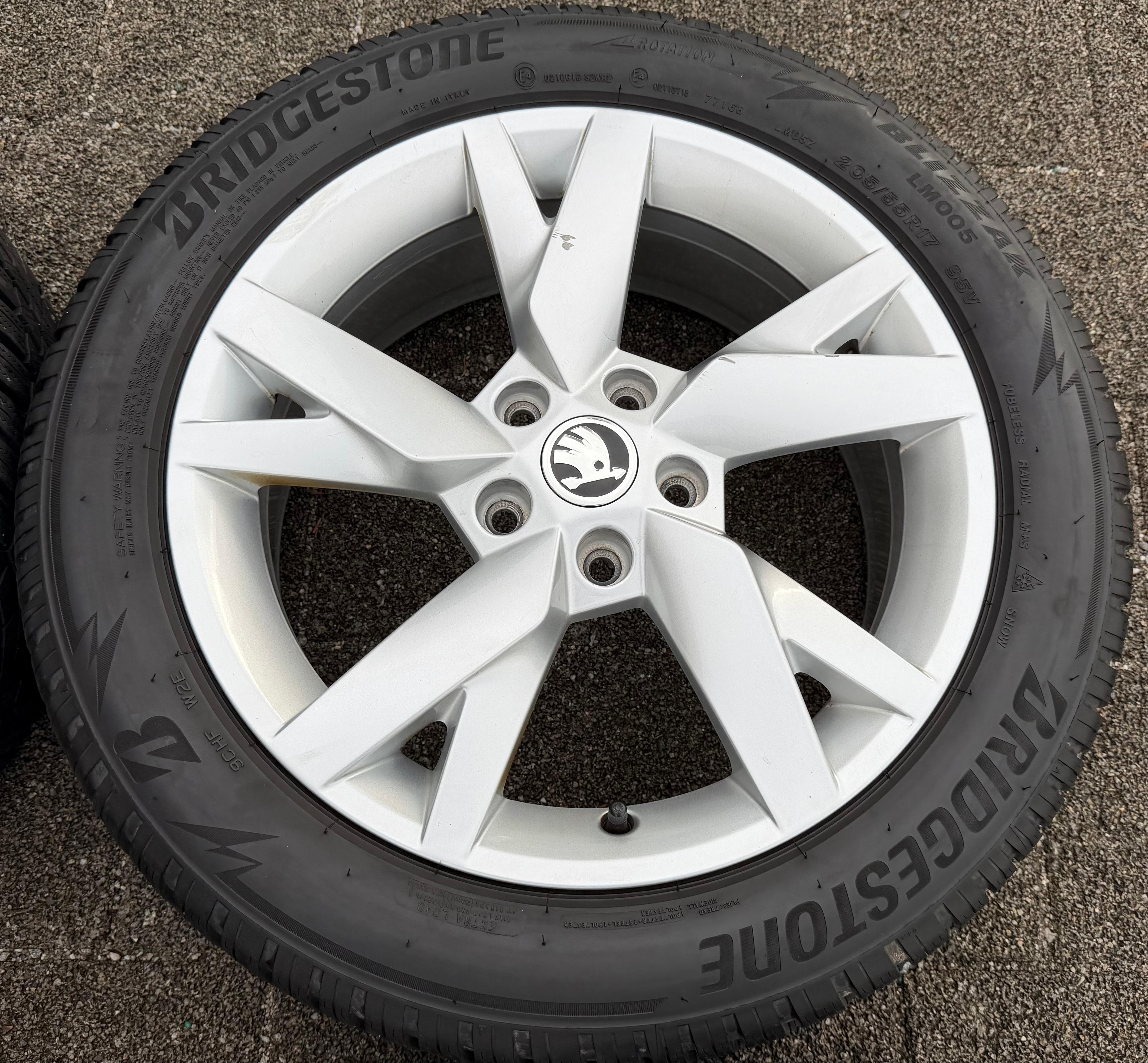 4 Original 17" Alufelgen Skoda Octavia IV 4 NX LYRA 5E3601025AC 6,5x17 ET46