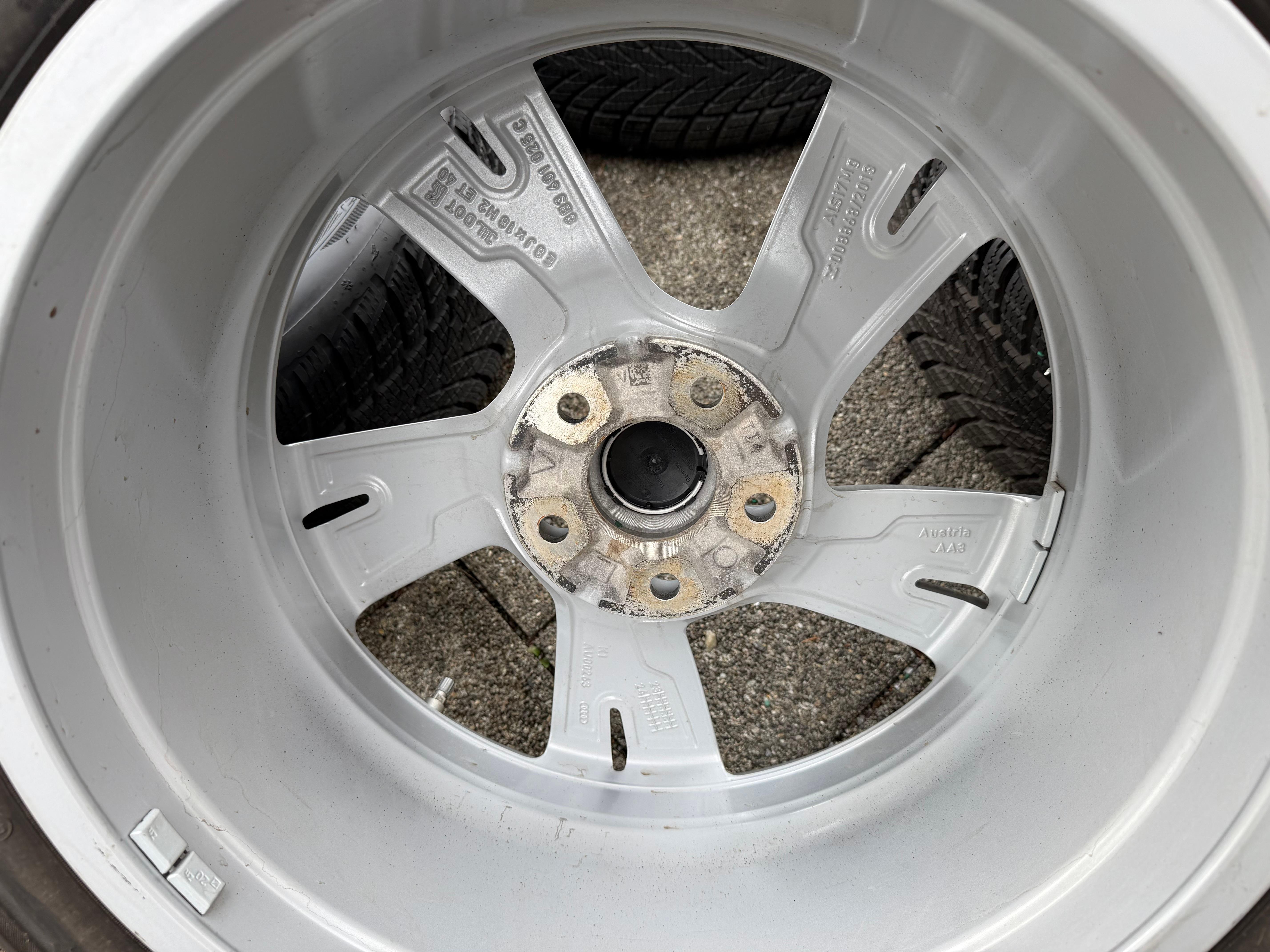 4 RUEDAS DE ALEACIÓN ORIGINALES DE INVIERNO DE 18" AUDI A5 S5 FU2 B10 8B3601025C 235/45R18 98H 2024