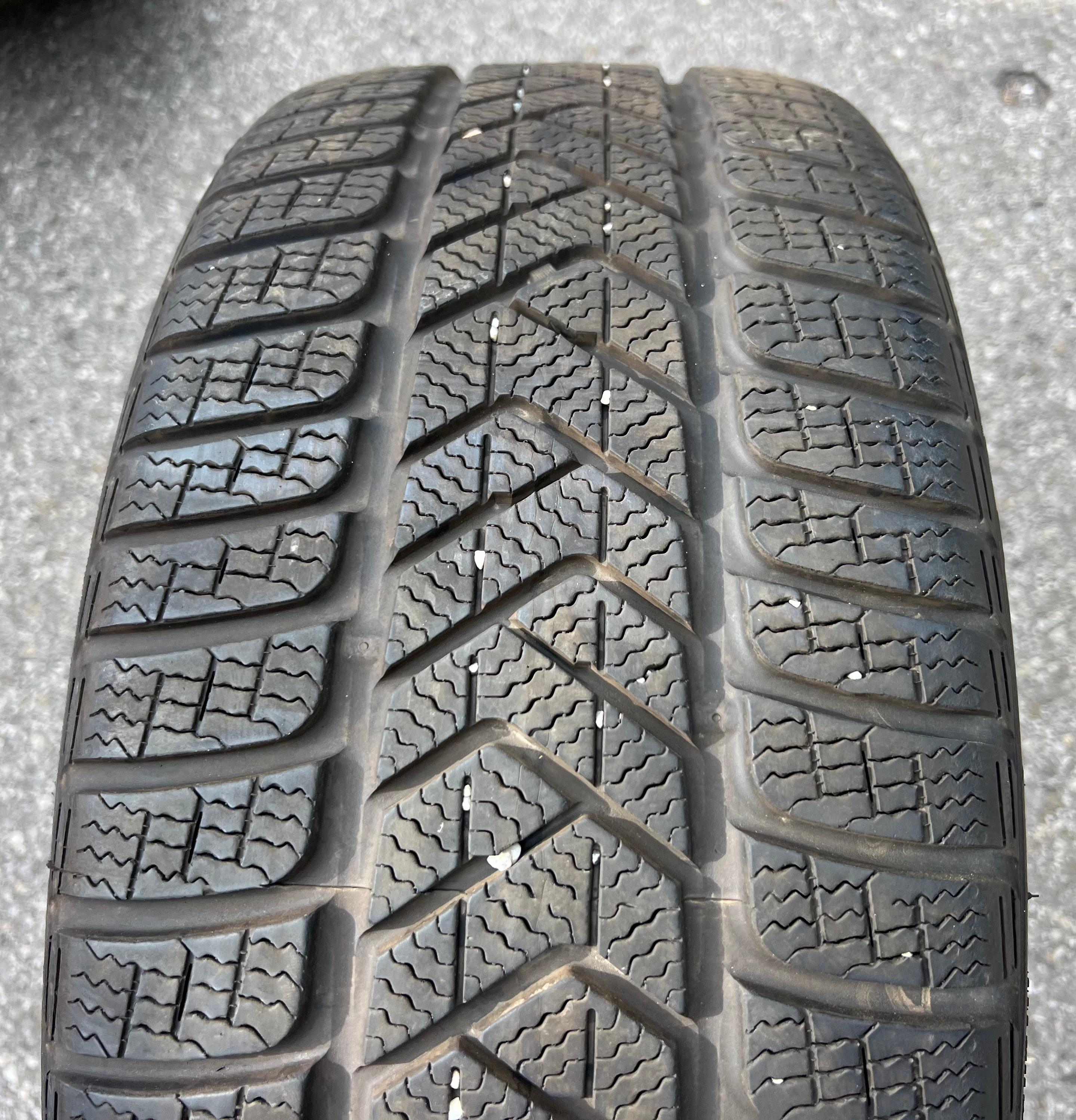 1 x 245/40R18 97V Winterreifen Pirelli Sottozero 3 AO 6,5mm 2024