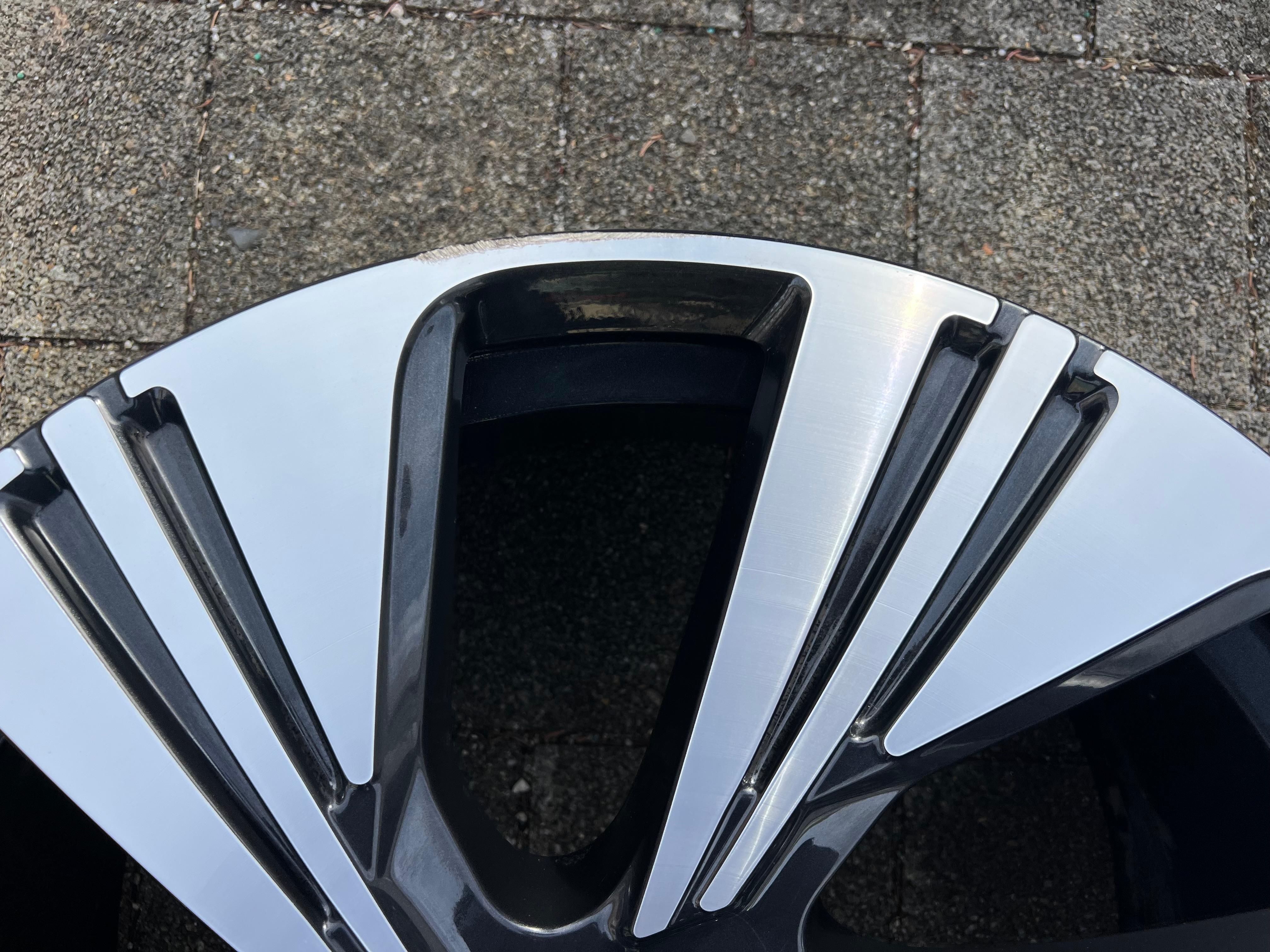 1x CERCHIO ORIGINALE 22" IN ALLUMINIO AUDI E-TRON Q8 GE 4KE601025AM 9,5x22 ET36 FREIHAUS