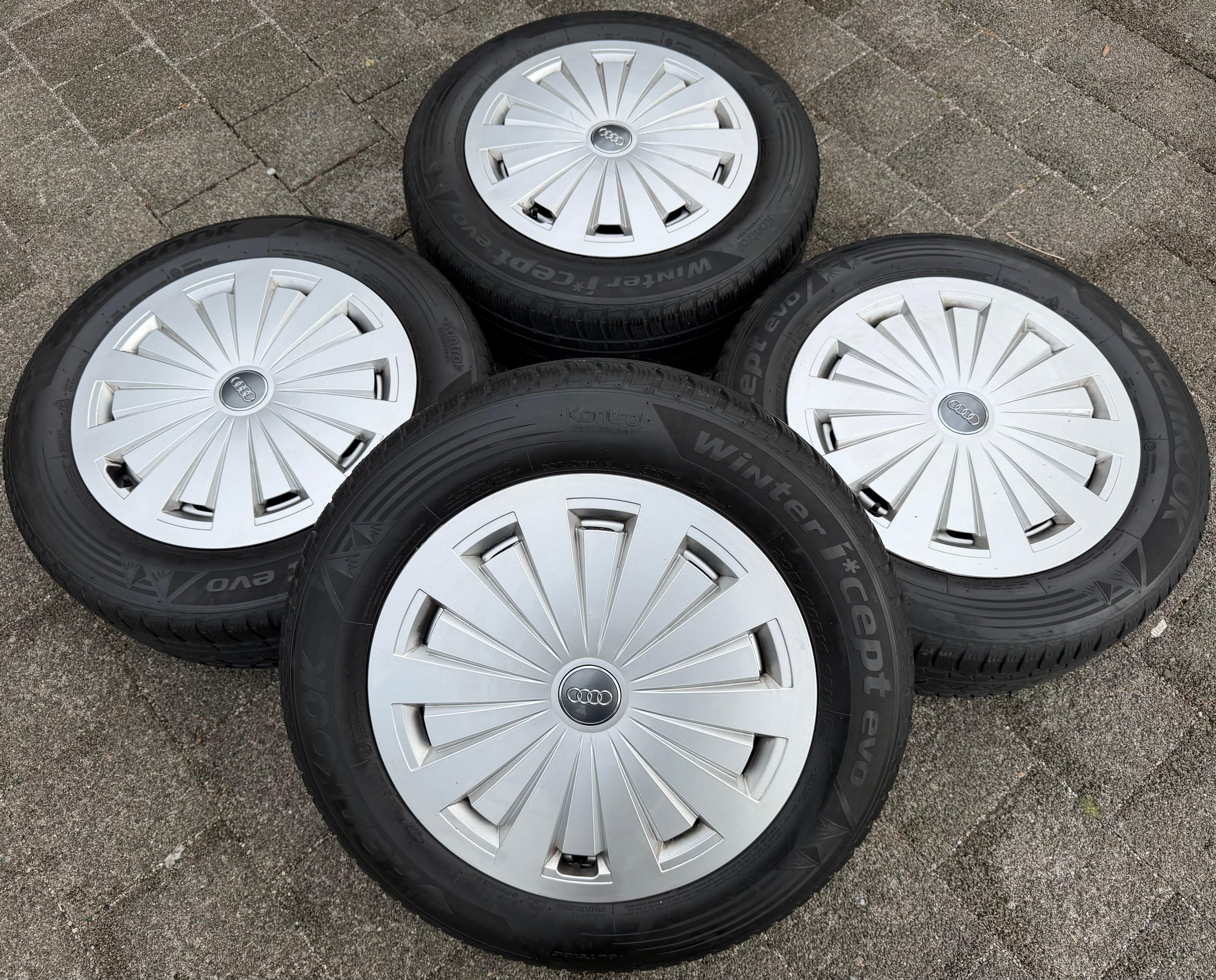 4 cerchi in lega originali da 16" per Audi A4 8W B9 8W0601025 7x16 ET35