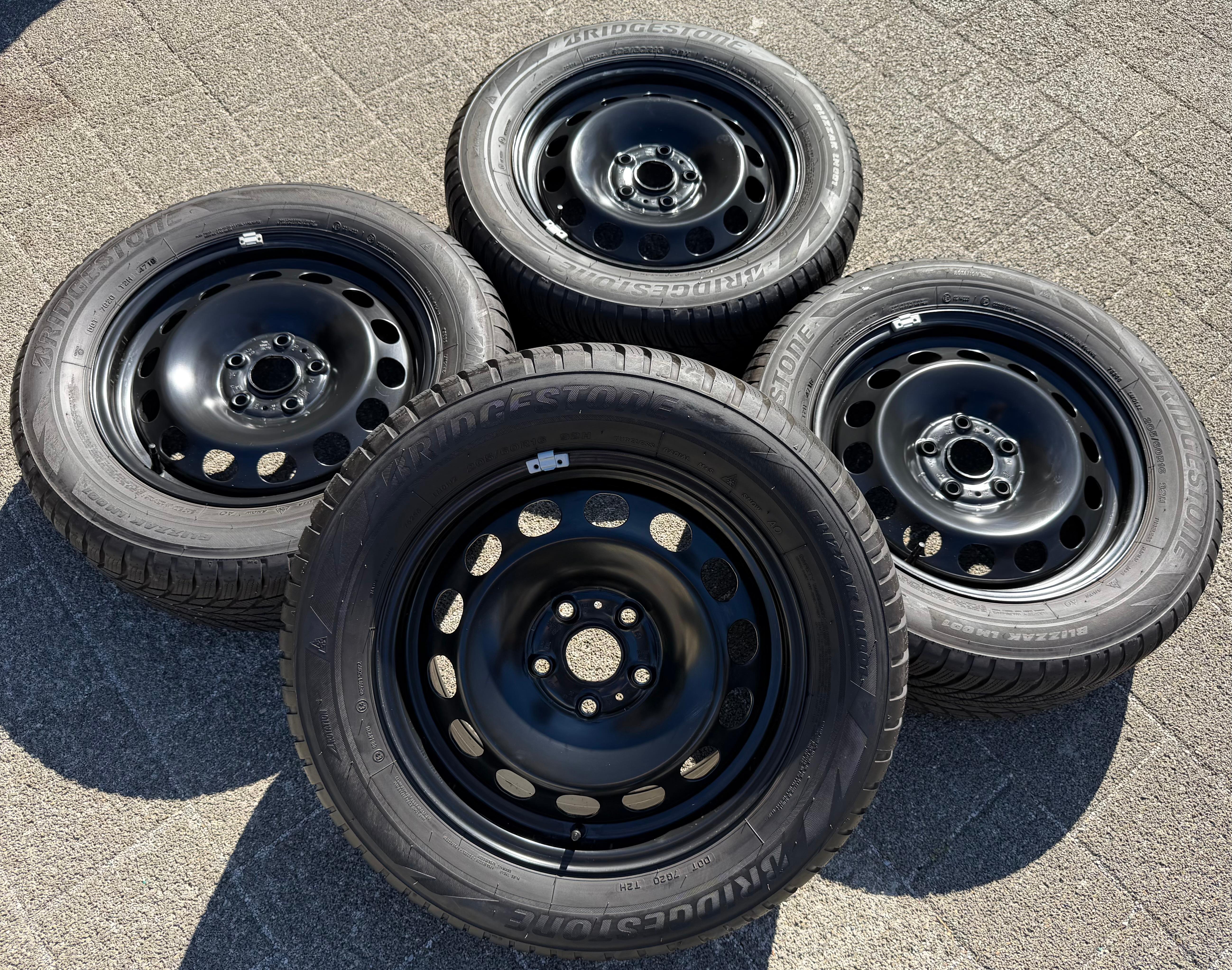 4 ruedas de invierno Audi Q2 GA VW T-Roc 205/60R16 92H Bridgestone 5Q0601027AM