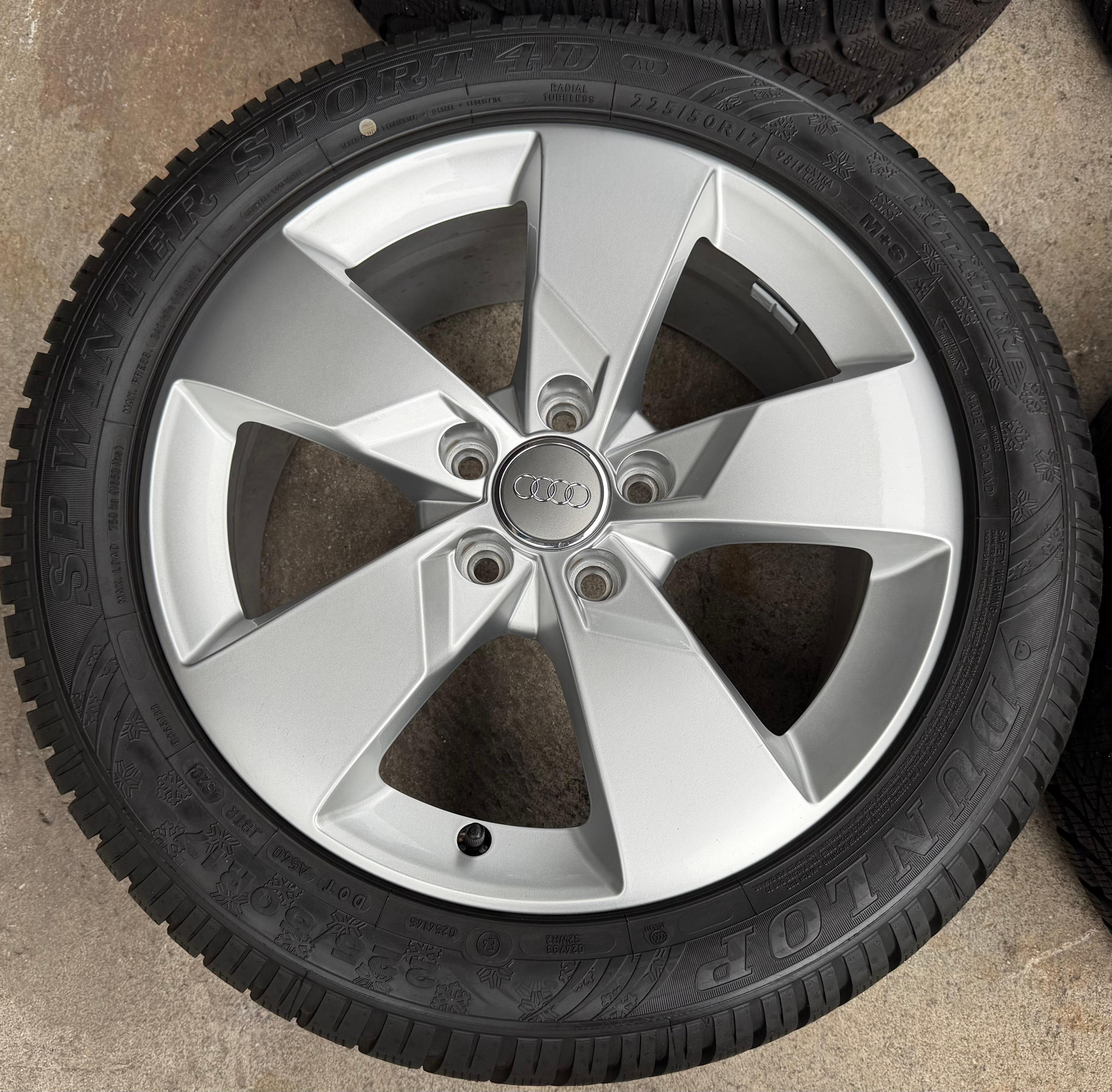 4 ruote in lega invernali originali da 17" per Audi TT 8S 225/50R17 94H Dunlop 8S0601025J