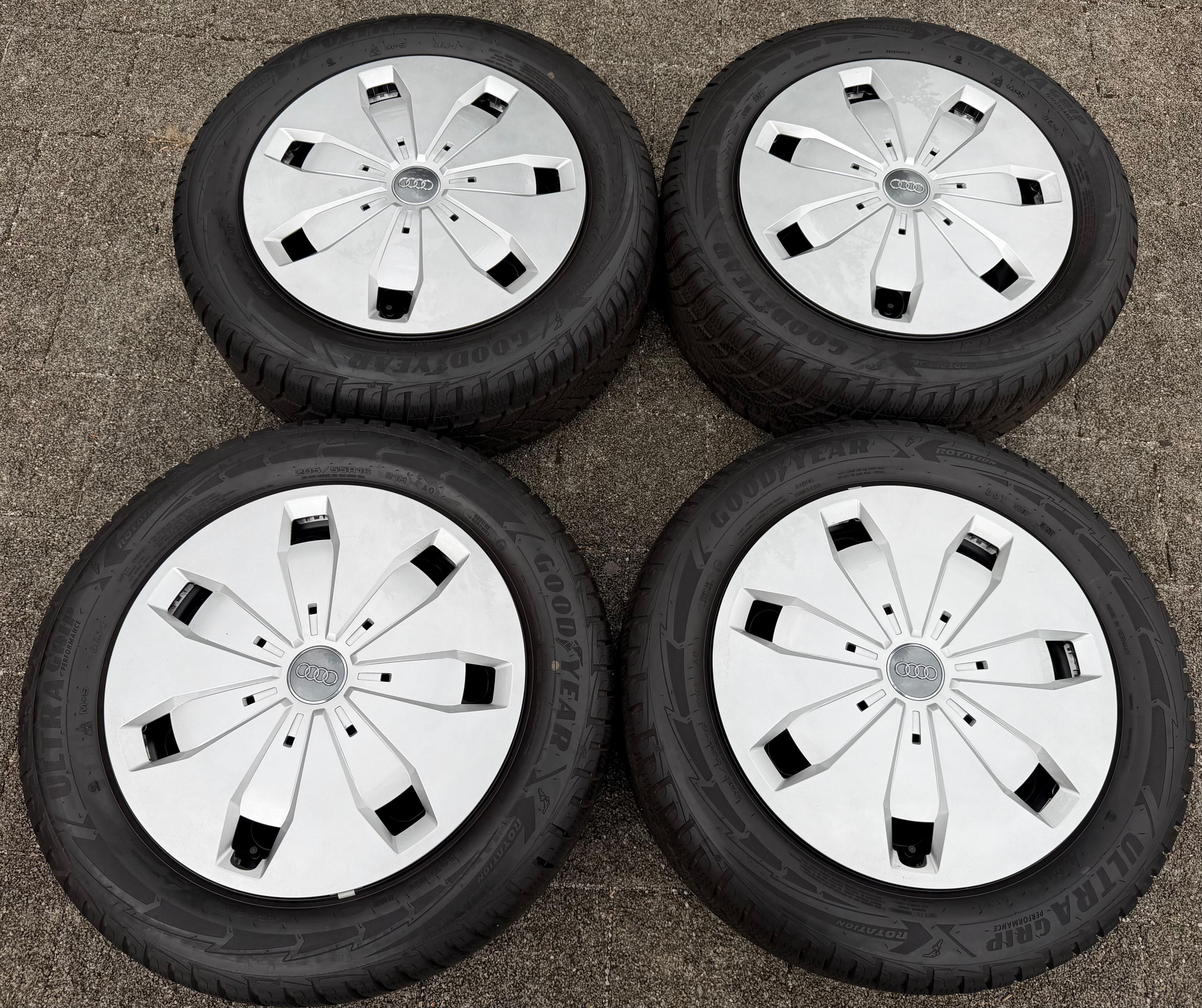 4 Winterräder Audi A3 8V Sportback Cabrio  205/55R16 91H Goodyear 8V0601027A 2021